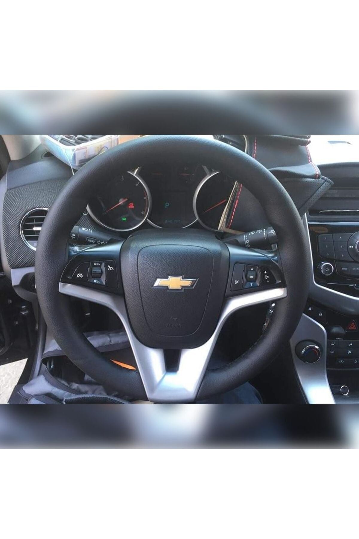 Dikişli Deri Direksiyon Kılıfı Damarlı Siyah Deri Siyah Dikişli Chevrolet Cruze İçin