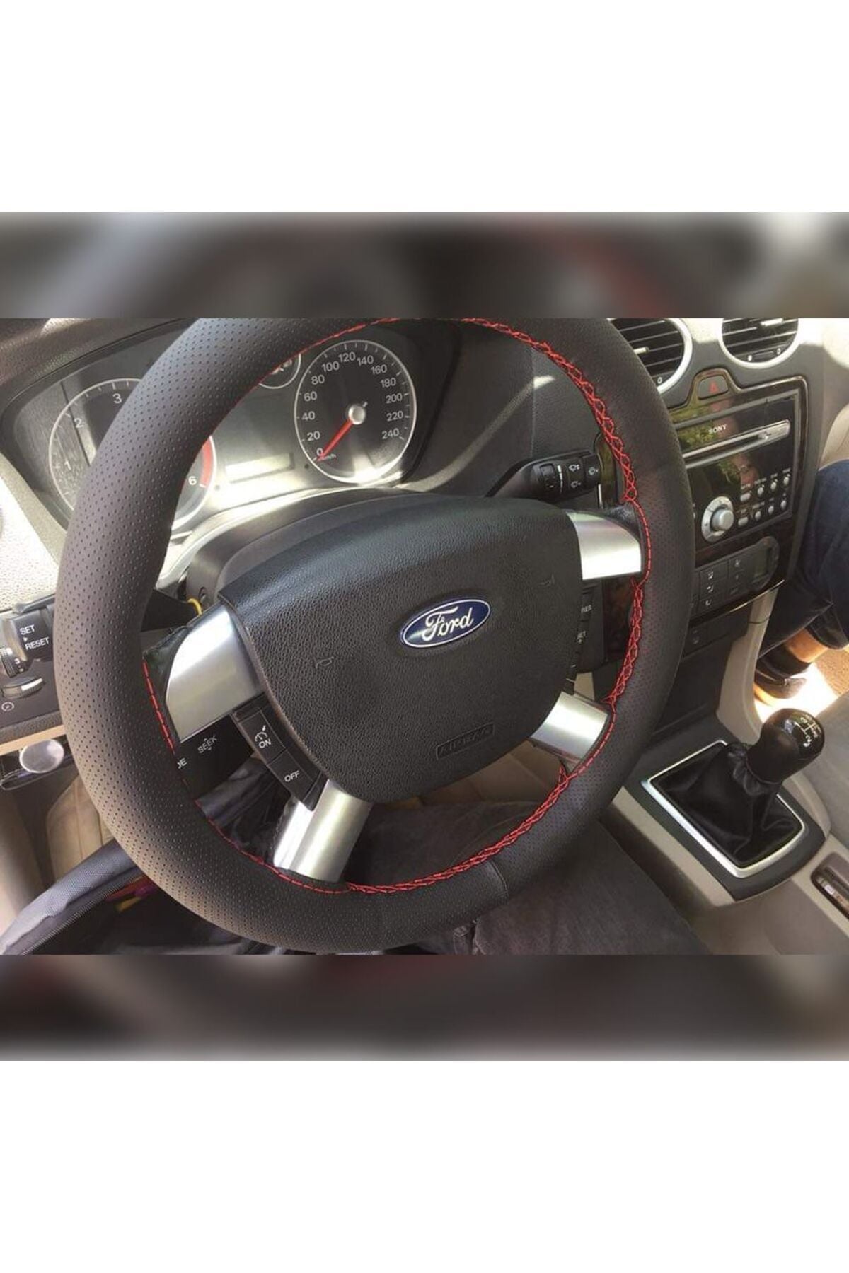 Dikişli Deri Direksiyon Kılıfı Noktalı Deri Kırmızı Dikişli Ford Focus İçin