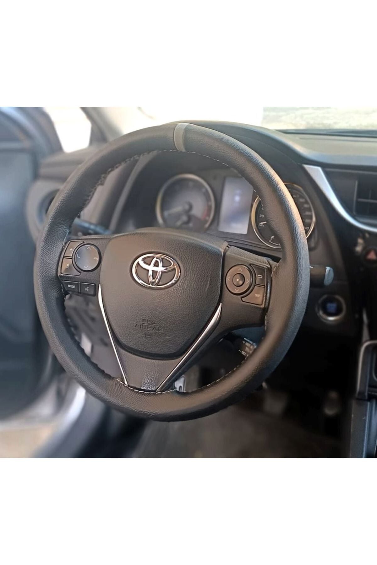 Dikişli Direksiyon Kılıfı Damarlı Siyah Deri/gri Yüzük Gri Dikiş Toyota Corolla İçin