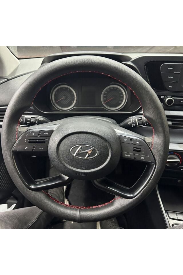 DİKİŞLİ DİREKSİYON KILIFI SİYAH DERİ KIRMIZI DİKİŞLİ HYUNDAİ İ20 İÇİN karışık