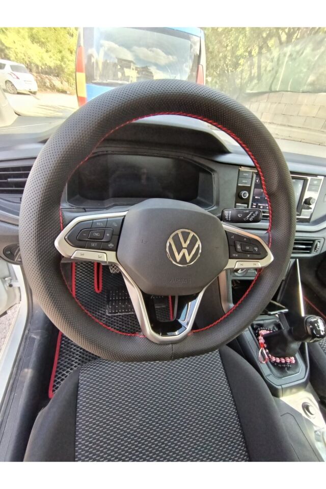 DİKİŞLİ DİREKSİYON KILIFI NOKTALI DERİ KIRMIZI DİKİŞLİ VW POLO FOTOĞRAFTAKİ DİREKSİYON İÇİN