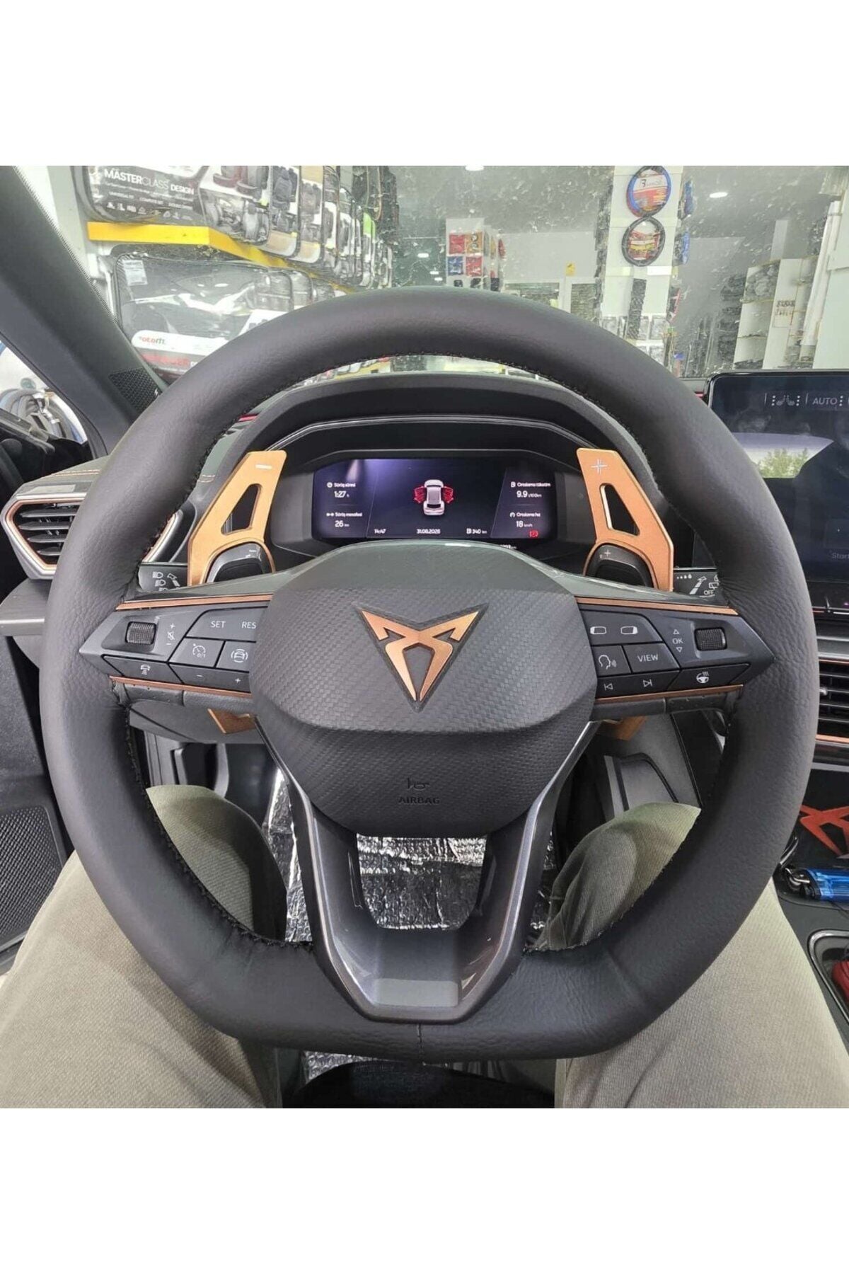 DİKİŞLİ DİREKSİYON KILIFI SİYAH DERİ SİYAH DİKİŞLİ CUPRA İÇİN