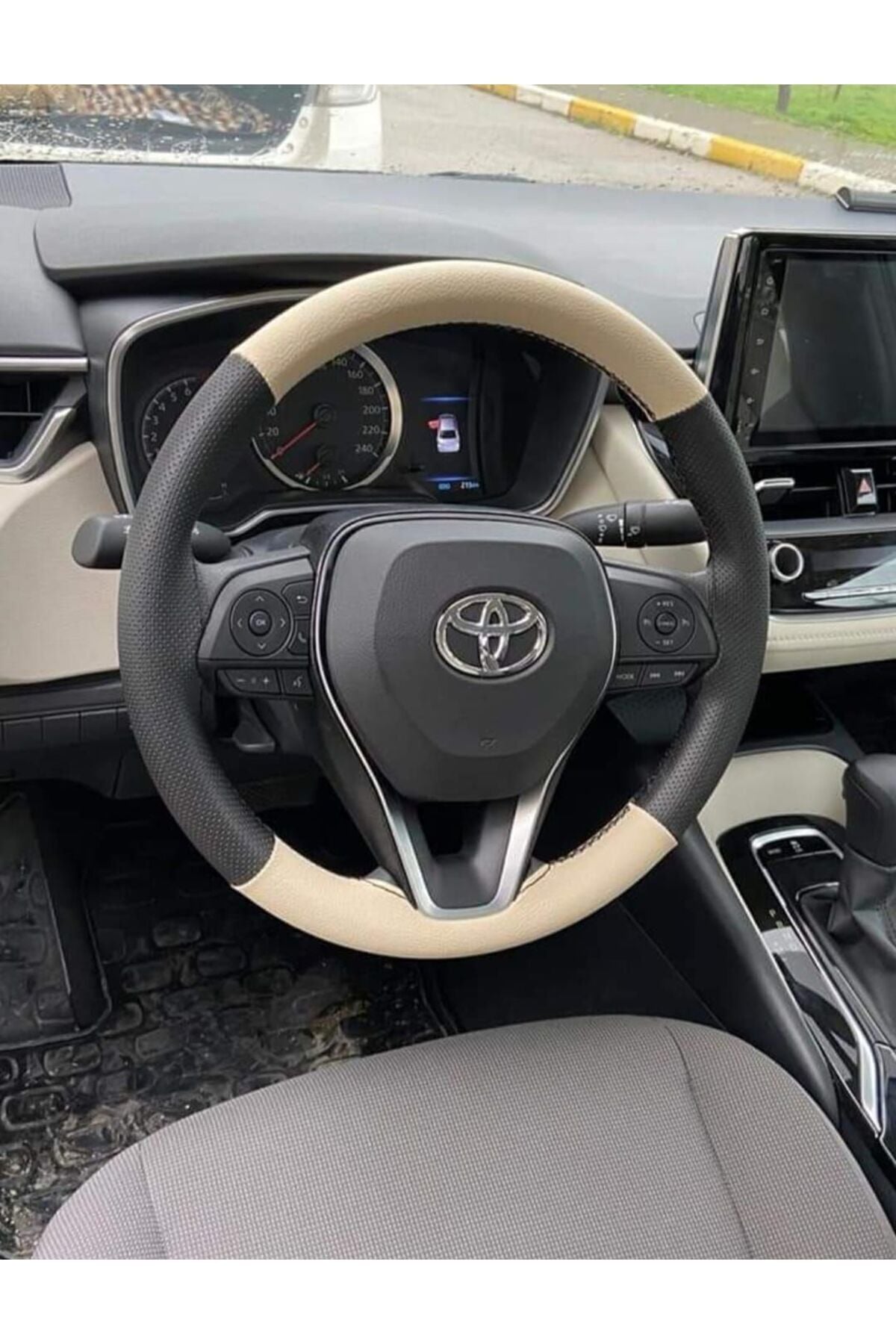 Dikişli Deri Direksiyon Kılıfı Noktalı Deri Bej Deri Kılıf Toyota Corolla Için 2004-2026 arası