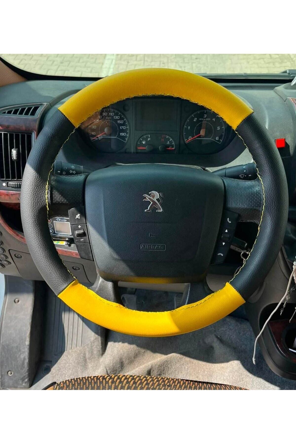 DİKİŞLİ DİREKSİYON KILIFI SARI / SİYAH DERİ SARI DİKİŞLİ PEUGEOT BOXER İÇİN