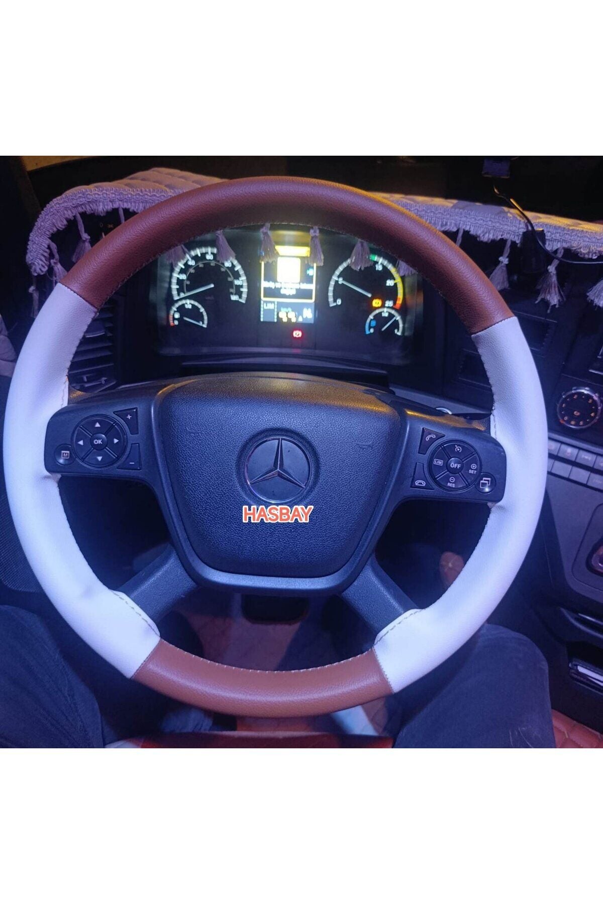 DİKİŞLİ DİREKSİYON KILIFI TABA / BEYAZ DERİ BEYAZ DİKİŞLİ MERCEDES TIR KAMYON İÇİN