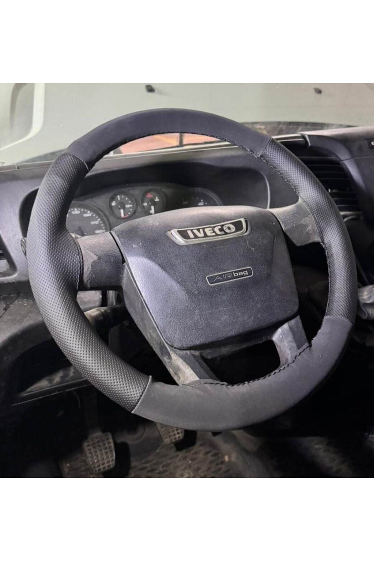 DİKİŞLİ DİREKSİYON KILIFI NUBUK / NOKTA DERİ SİYAH DİKİŞLİ FIAT DUCATO BU DİREKSİYON İÇİN