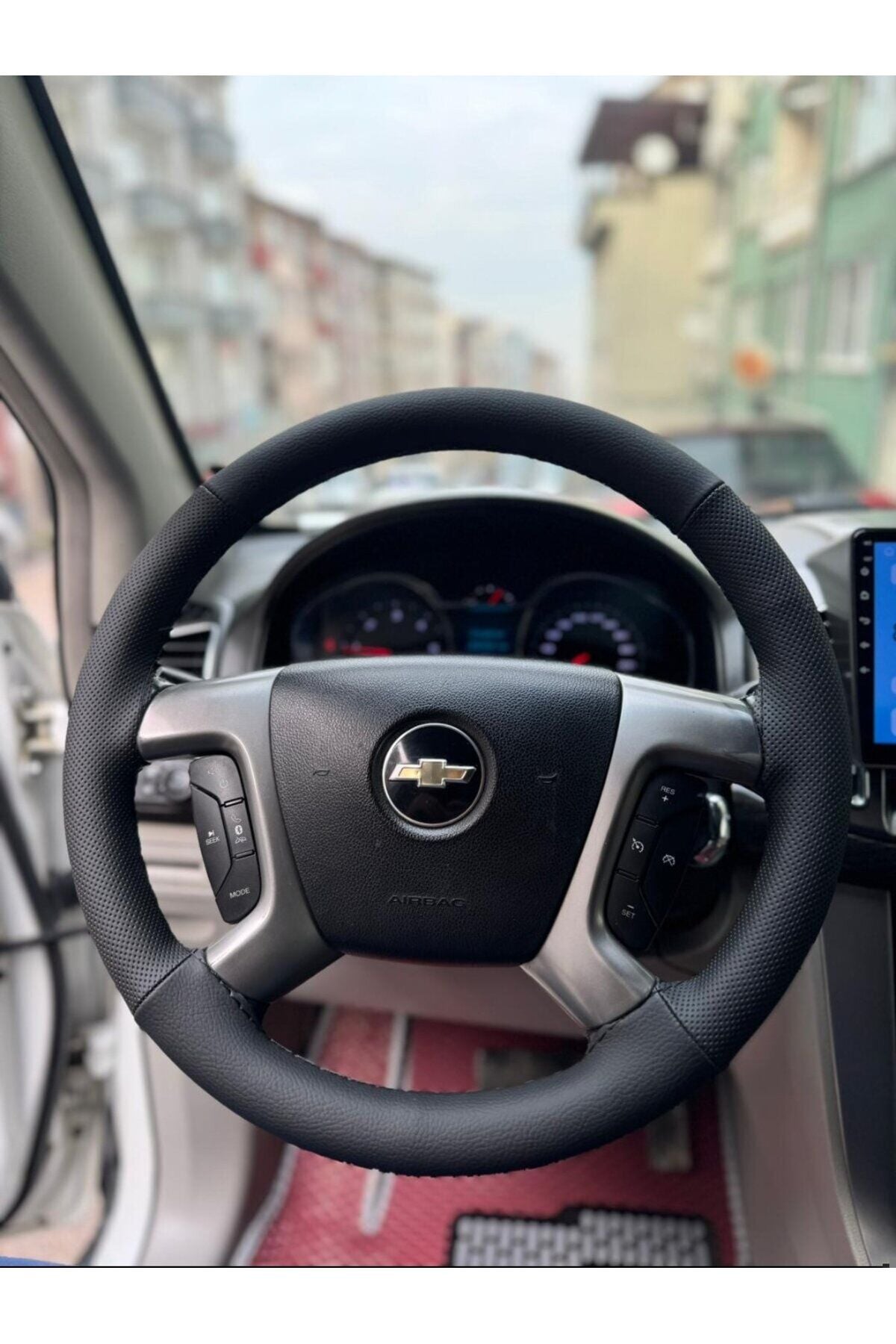 DİKİŞLİ DİREKSİYON KILIFI NOKTALI / SİYAH DERİ SİYAH DİKİŞLİ CHEVROLET CAPTİVA İÇİN