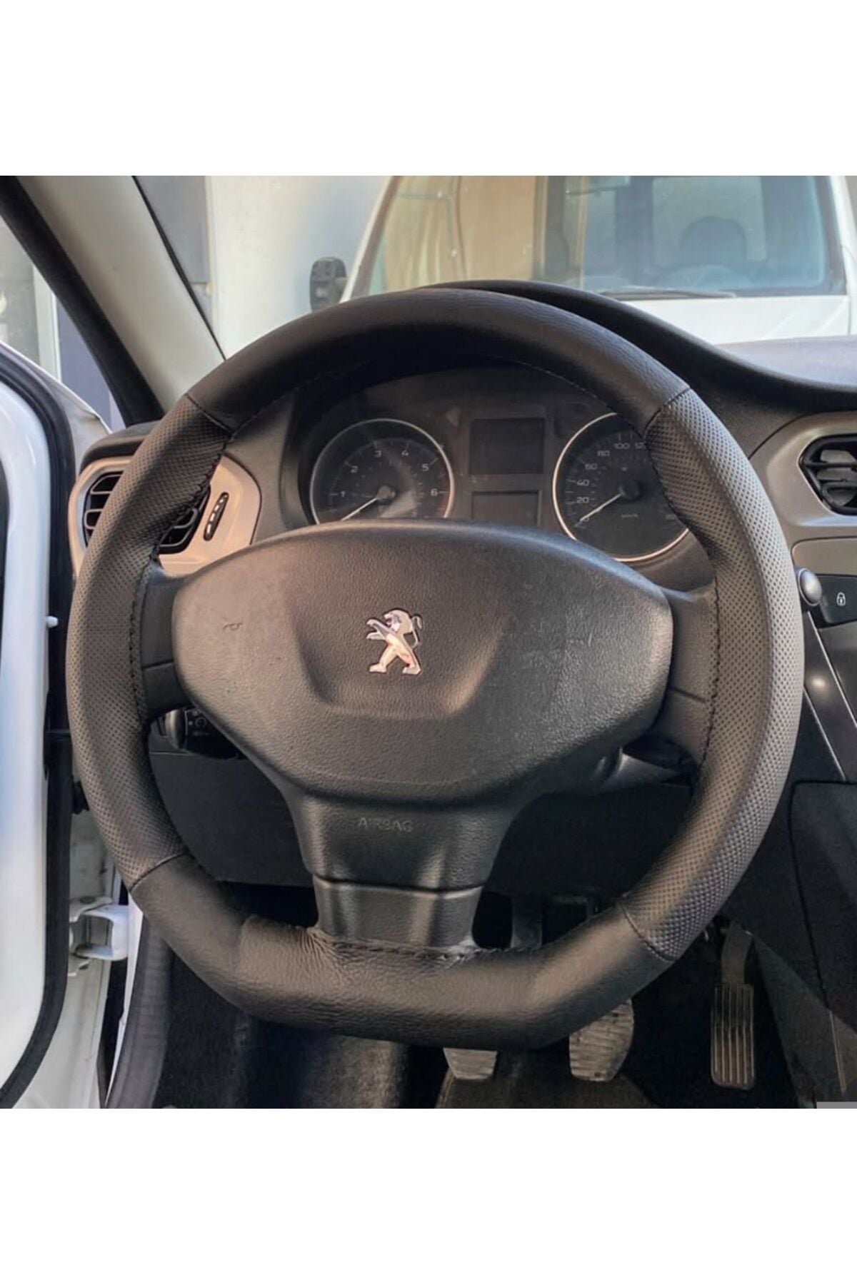 DİKİŞLİ DİREKSİYON KILIFI SİYAH NOKTALI SİYAH DİKİŞLİ PEUGEOT 301 İÇİN
