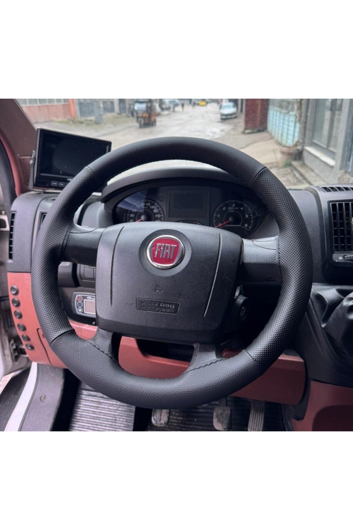 DİKİŞLİ DİREKSİYON KILIFI SİYAH NOKTALI SİYAH DİKİŞLİ FI.A.T DUCATO İÇİN FOTODAKİ DİREKSİ