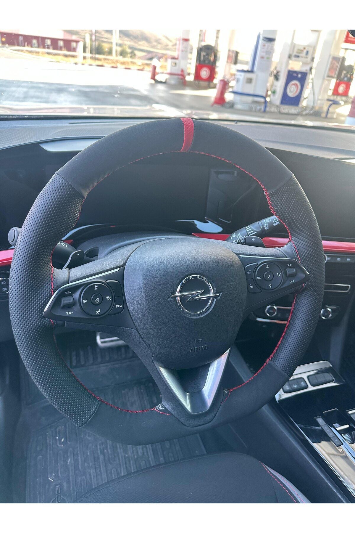 DİKİŞLİ DİREKSİYON KILIFI NUBUK / NOKTALI KIRMIZI YÜZÜK KIRMIZI DİKİŞLİ OPEL MOKKA CORSA İÇİN