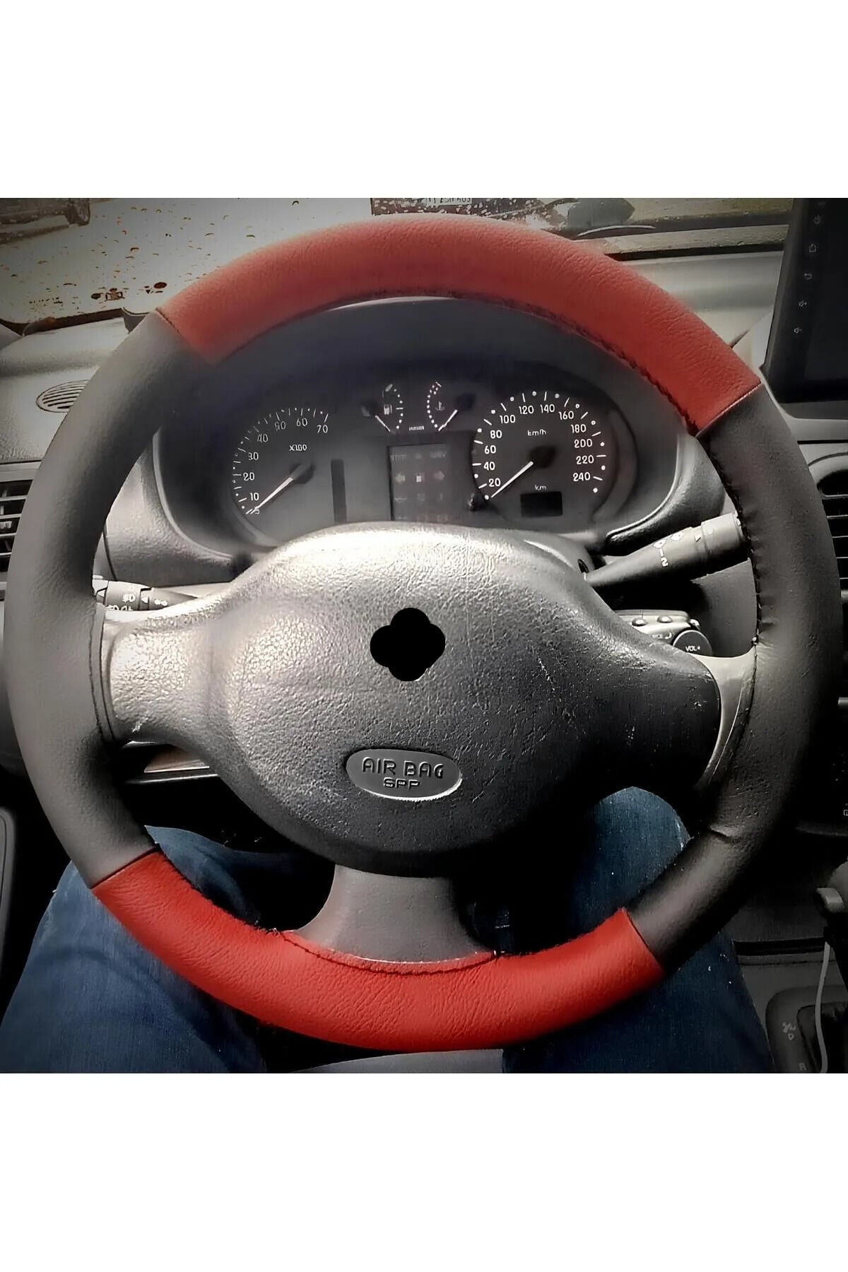 DİKİŞLİ DİREKSİYON KILIFI SİYAH / KIRMIZI DERİ SİYAH DİKİŞLİ RENAULT CLİO İÇİN (2007 ÖNCESİ)
