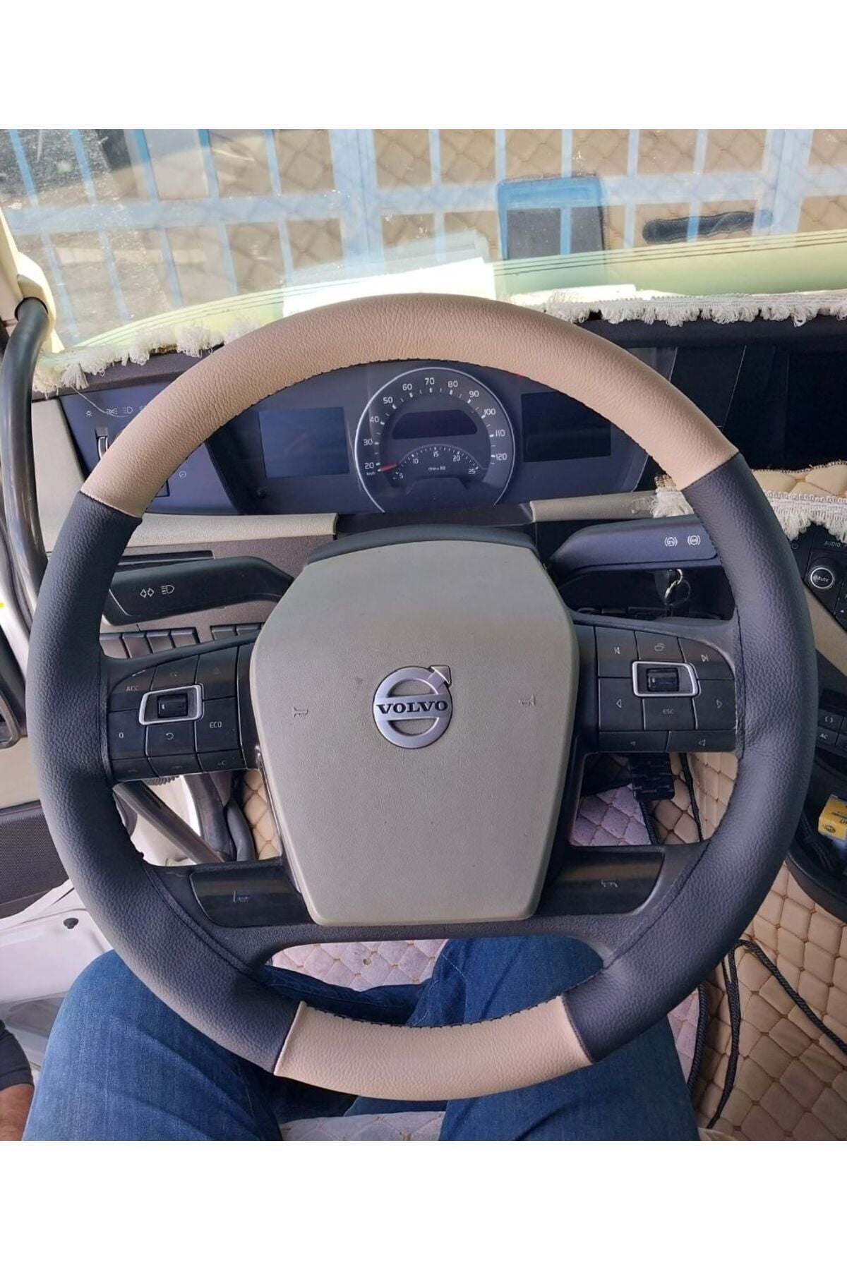 Dikişli Deri Direksiyon Kılıfı Siyah/bej Deri Siyah Dikişli Volvo Tır Kamyon İçin