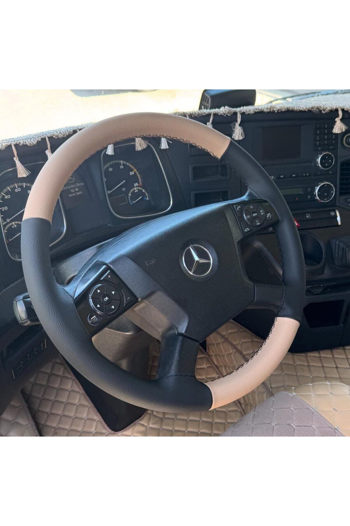 DİKİŞLİ DİREKSİYON KILIFI BEJ NOKTALI BEJ DİKİŞ MERCEDES TIR KAMYON YENİLER