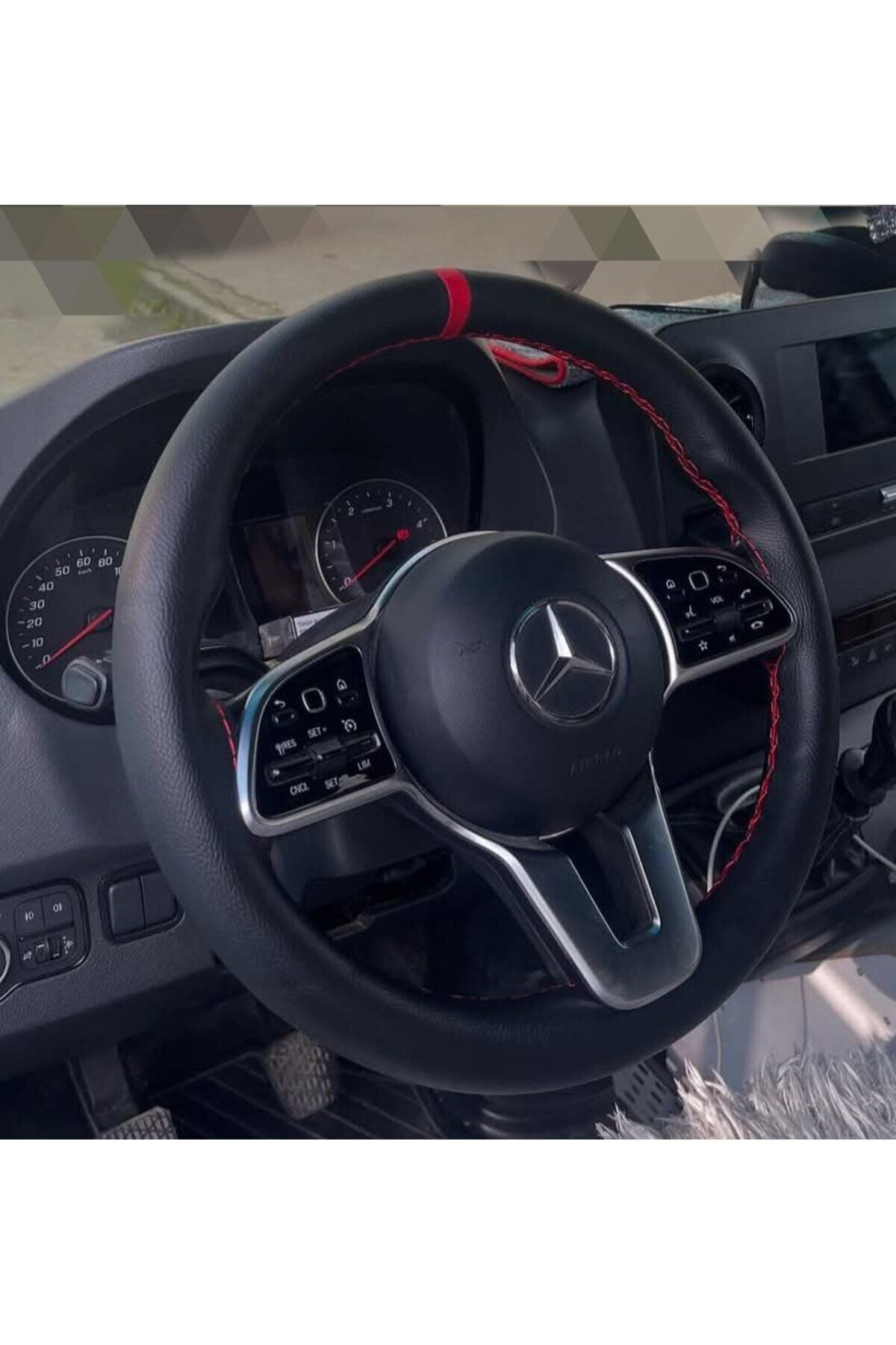 DİKİŞLİ DİREKSİYON KILIFI SİYAH DERİ KIRMIZI YÜZÜK KIRMIZI DİKİŞLİ MERCEDES SPRİNTER 2025 İÇİN
