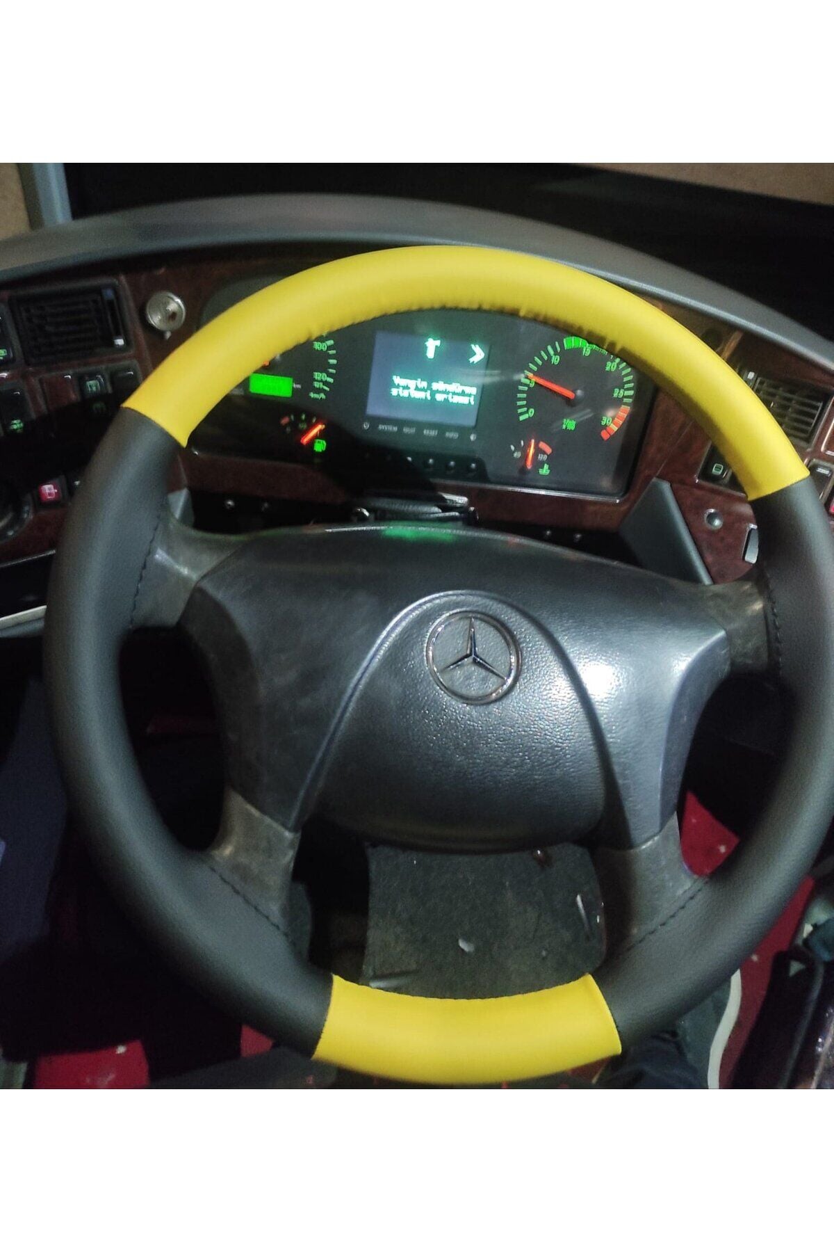 DİKİŞLİ DİREKSİYON KILIFI SARI / SİYAH DERİ SİYAH DİKİŞLİ MERCEDES TIR OTOBÜS BU DİREKSİYONLARA