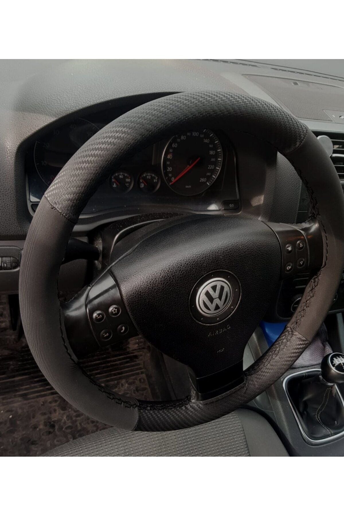 DİKİŞLİ DİREKSİYON KILIFI KARBON NUBUK DERİ SİYAH DİKİŞLİ VW GOLF PASSAT FOTODAKİ DİREKSİYON