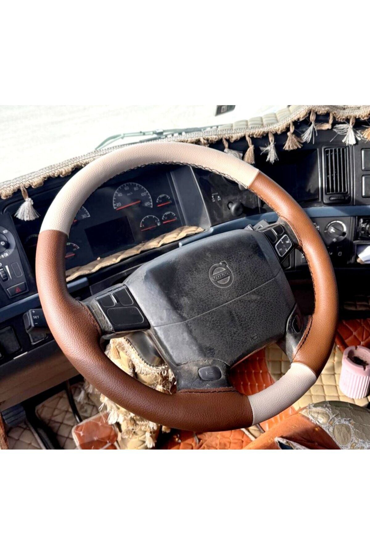 DİKİŞLİ DİREKSİYON KILIFI BEJ / TABA DERİ SİYAH DİKİŞLİ VOLVO TIR KAMYON BU DİREKSİYON İÇİN