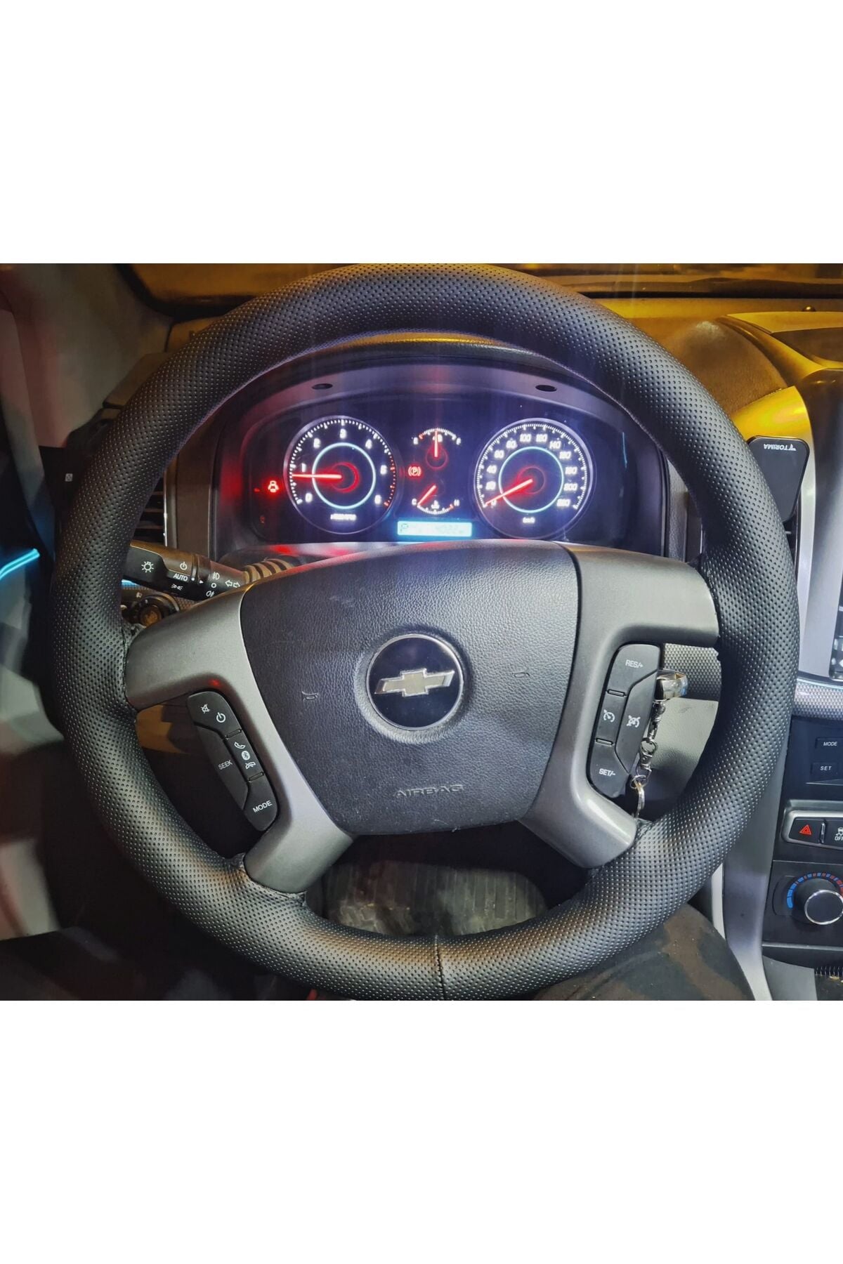 DİKİŞLİ DİREKSİYON KILIFI NOKTALI DERİ SİYAH DİKİŞLİ CHEVROLET CAPTİVA İÇİN