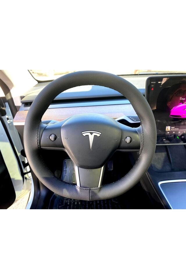 DİKİŞLİ DİREKSİYON KILIFI SİYAH DERİ SİYAH DİKİŞLİ TESLA İÇİN
