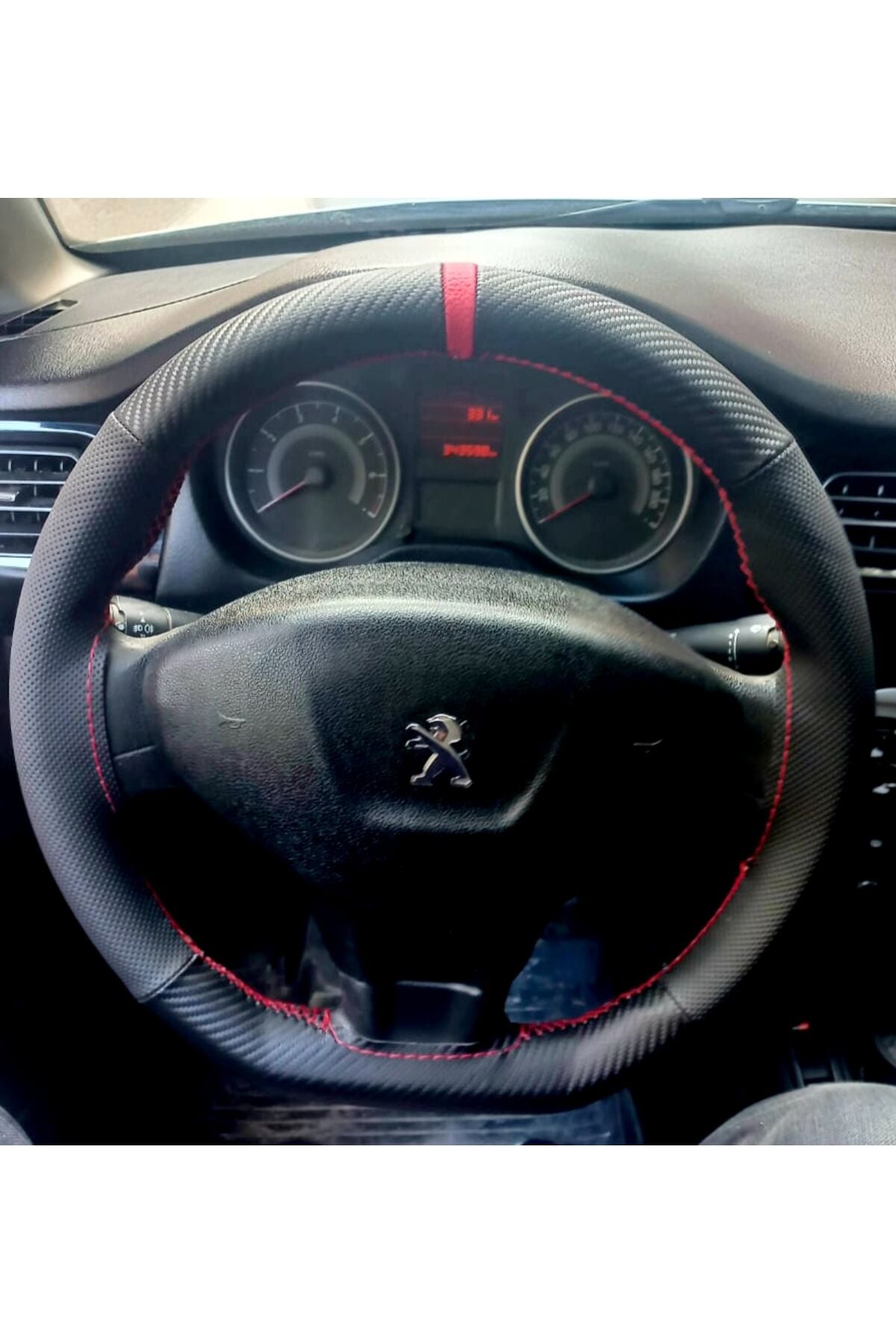 DİKİŞLİ DİREKSİYON KILIFI KARBON DERİ NOKTALI DERİ KIRMIZI YÜZÜK KIRMIZI DİKİŞ PEUGEOT 301 İÇİN