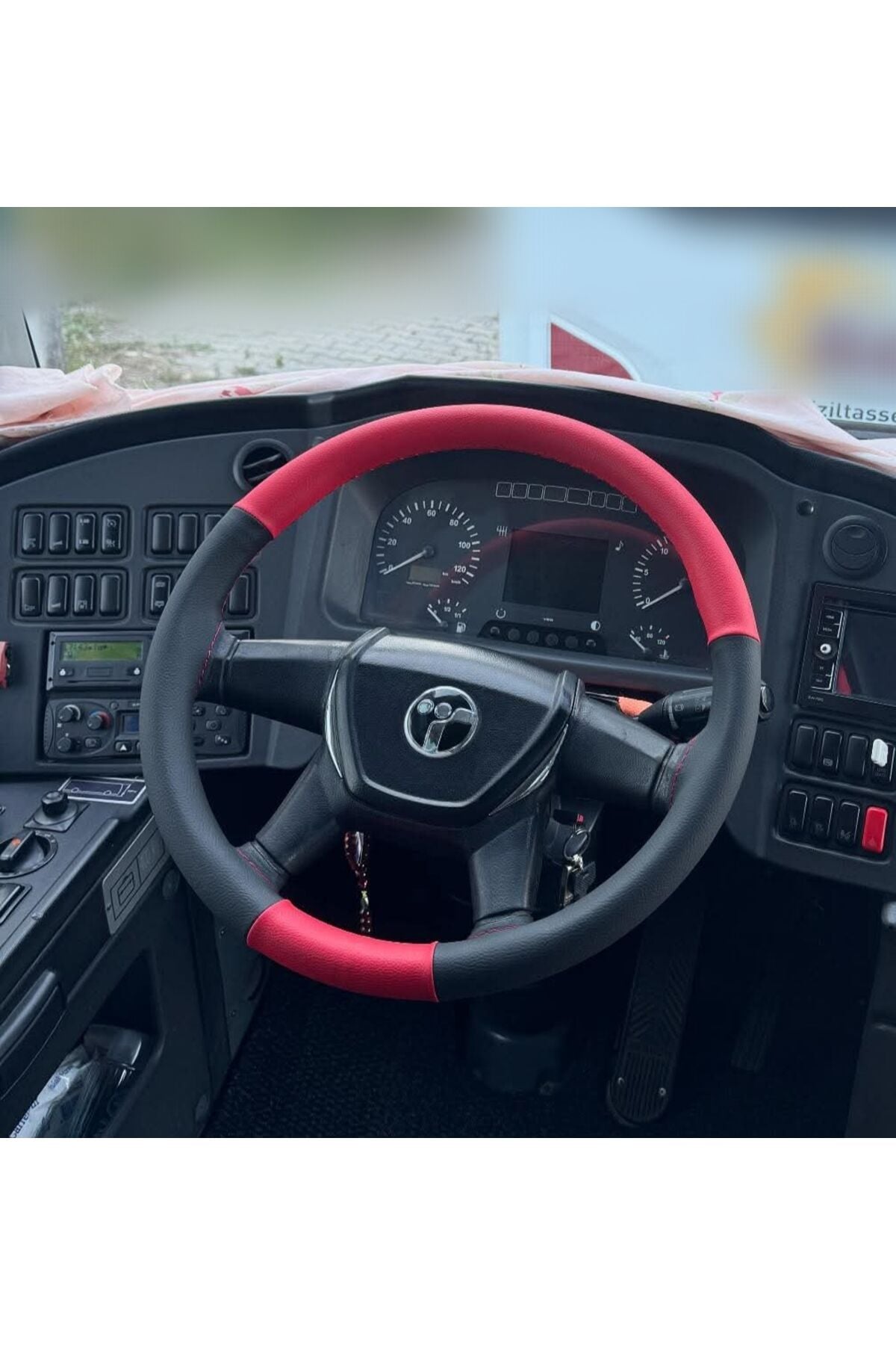 DİKİŞLİ DİREKSİYON KILIFI SİYAH DERİ KIRMIZI DERİ KIRMIZI DİKİŞLİ TEMSA SAFİR OTOBÜS İÇİN