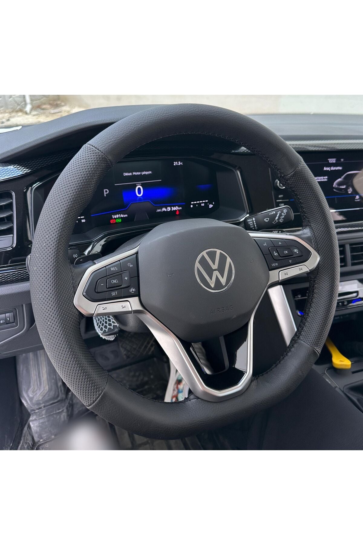 DİKİŞLİ DİREKSİYON KILIFI SİYAH DERİ NOKTALI DERİ SİYAH DİKİŞLİ VW POLO İÇİN