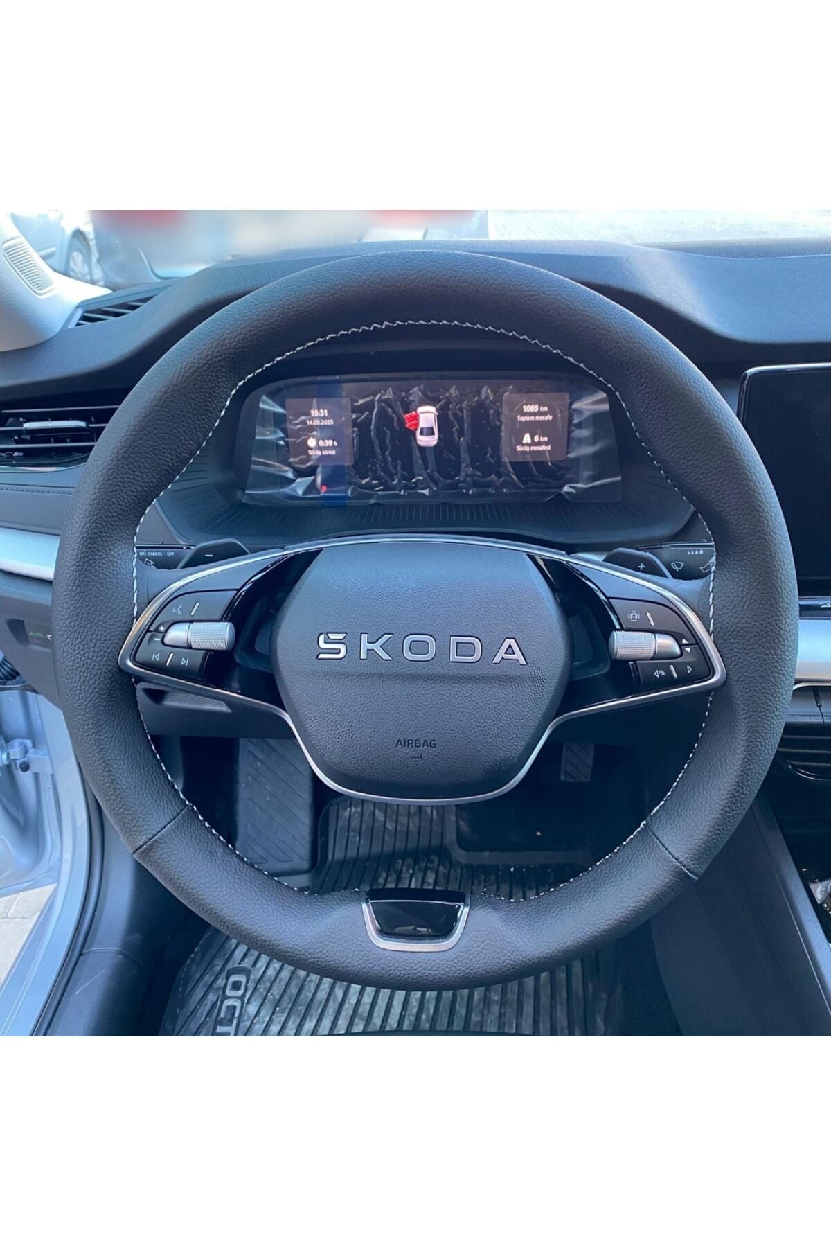 DİKİŞLİ DİREKSİYON KILIFI SİYAH DERİ GRİ DİKİŞLİ PARÇALI MODEL SKODA OCTAVİA İÇİN