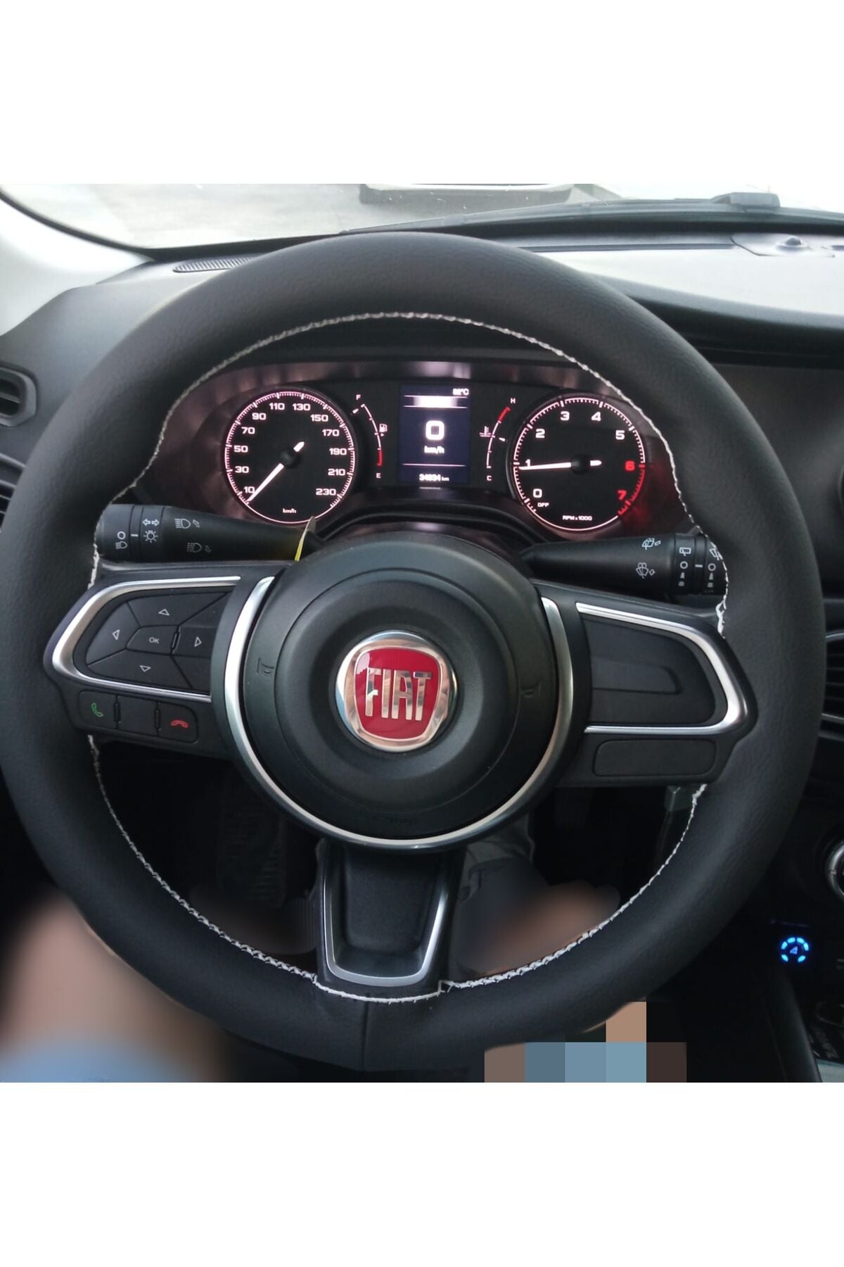 DİKİŞLİ DİREKSİYON KILIFI SİYAH DERİ BEYAZ DİKİŞLİ FIAT EGEA İÇİN