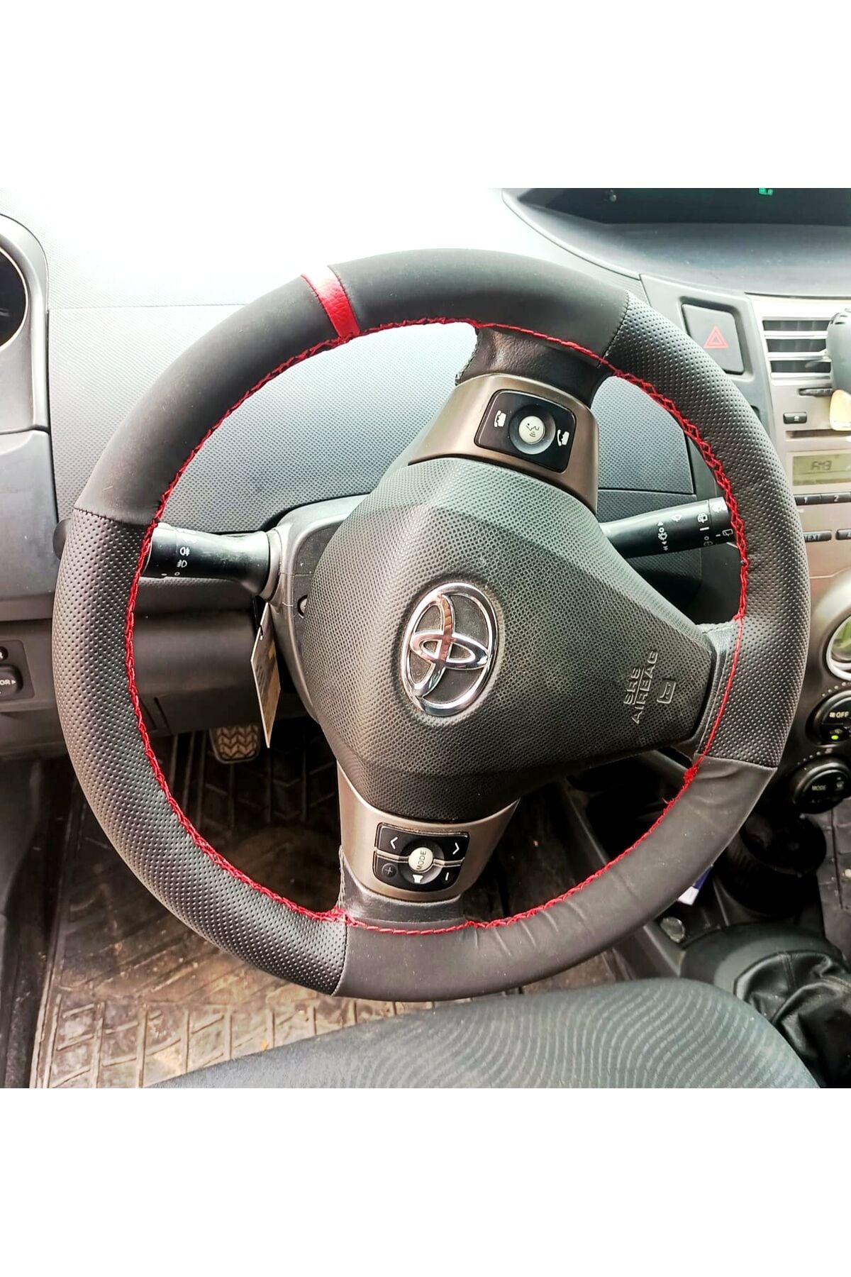 DİKİŞLİ DİREKSİYON KILIFI NOKTALI / NUBUK DERİ KIRMIZI YÜZÜK KIRMIZI DİKİŞ TOYOTA YARİS İÇİN