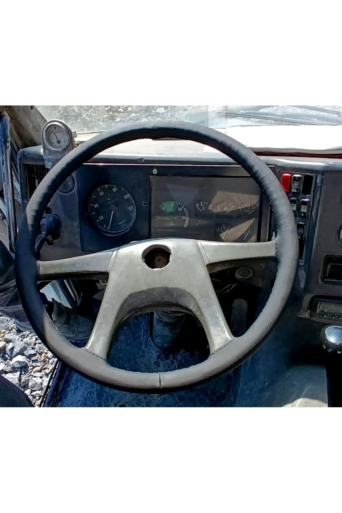 DİKİŞLİ DİREKSİYON KILIFI SİYAH DERİ SİYAH DİKİŞLİ MERCEDES TIR KAMYON 3031 İÇİN