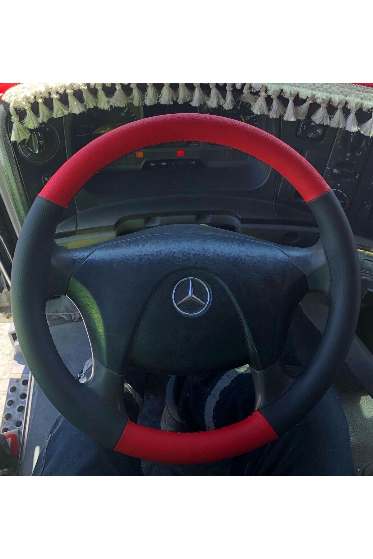 DİKİŞLİ DİREKSİYON KILIFI SİYAH DERİ KIRMIZI DERİ SİYAH DİKİŞLİ 4140 MERCEDES TIR KAMYON İÇİN