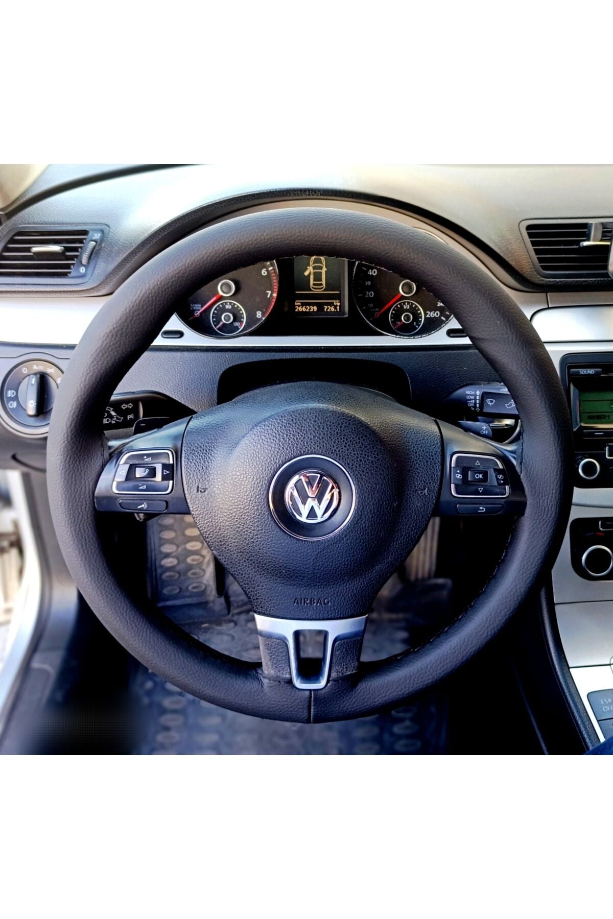 DİKİŞLİ DİREKSİYON KILIFI SİYAH DERİ SİYAH DİKİŞLİ VW PASSAT 2007-2012 İÇİN