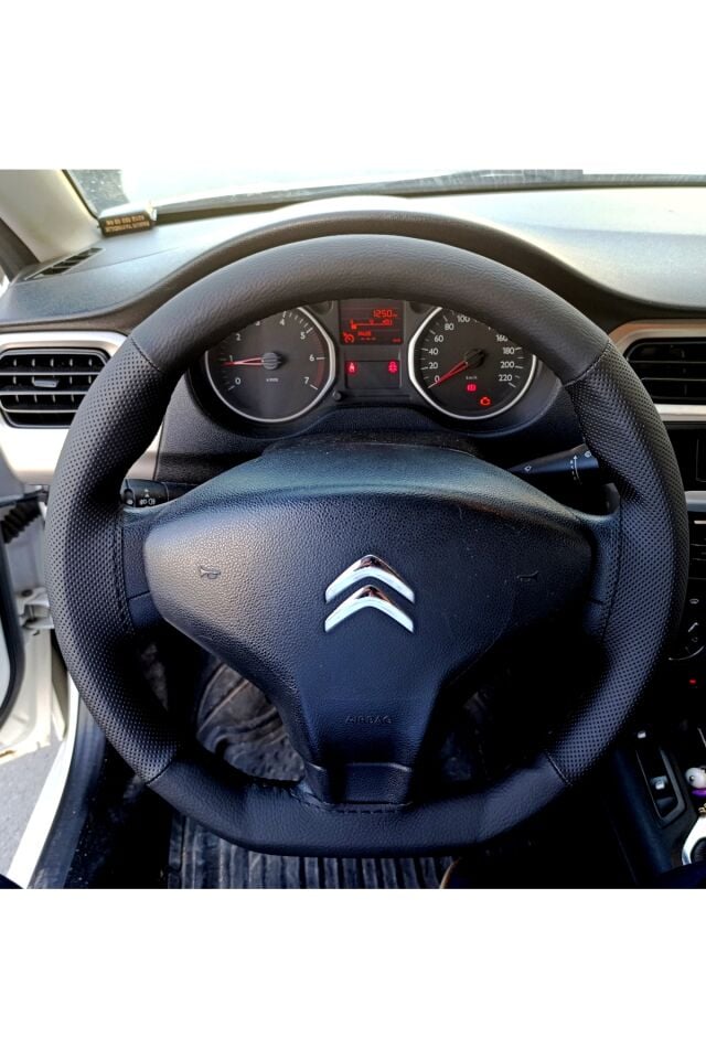 DİKİŞLİ DİREKSİYON KILIFI SİYAH / NOKTALI DERİ SİYAH DİKİŞLİ CİTROEN ELYSEE VE PEUGEOT 301 İÇİN