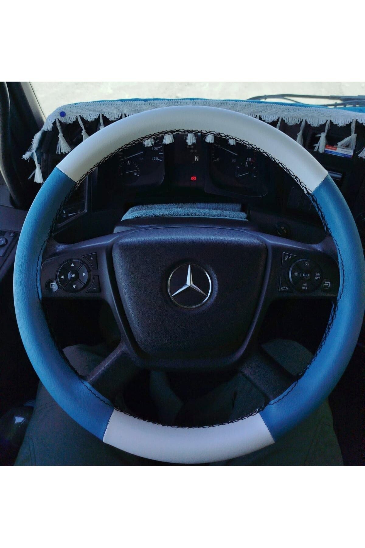DİKİŞLİ DİREKSİYON KILIFI AÇIK MAVİ DERİ KREM DERİ SİYAH DİKİŞLİ YENİ MERCEDES TIR KAMYON