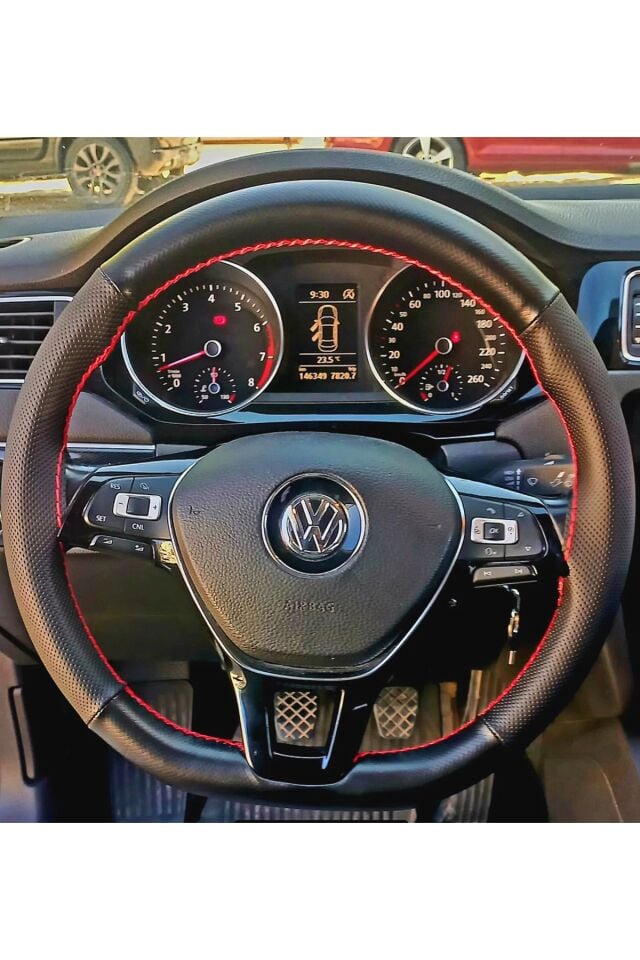 DİKİŞLİ DİREKSİYON KILIFI NOKTALI DERİ MİNİKARE KARBON DERİ KIRMIZI DİKİŞLİ VW JETTA İÇİN