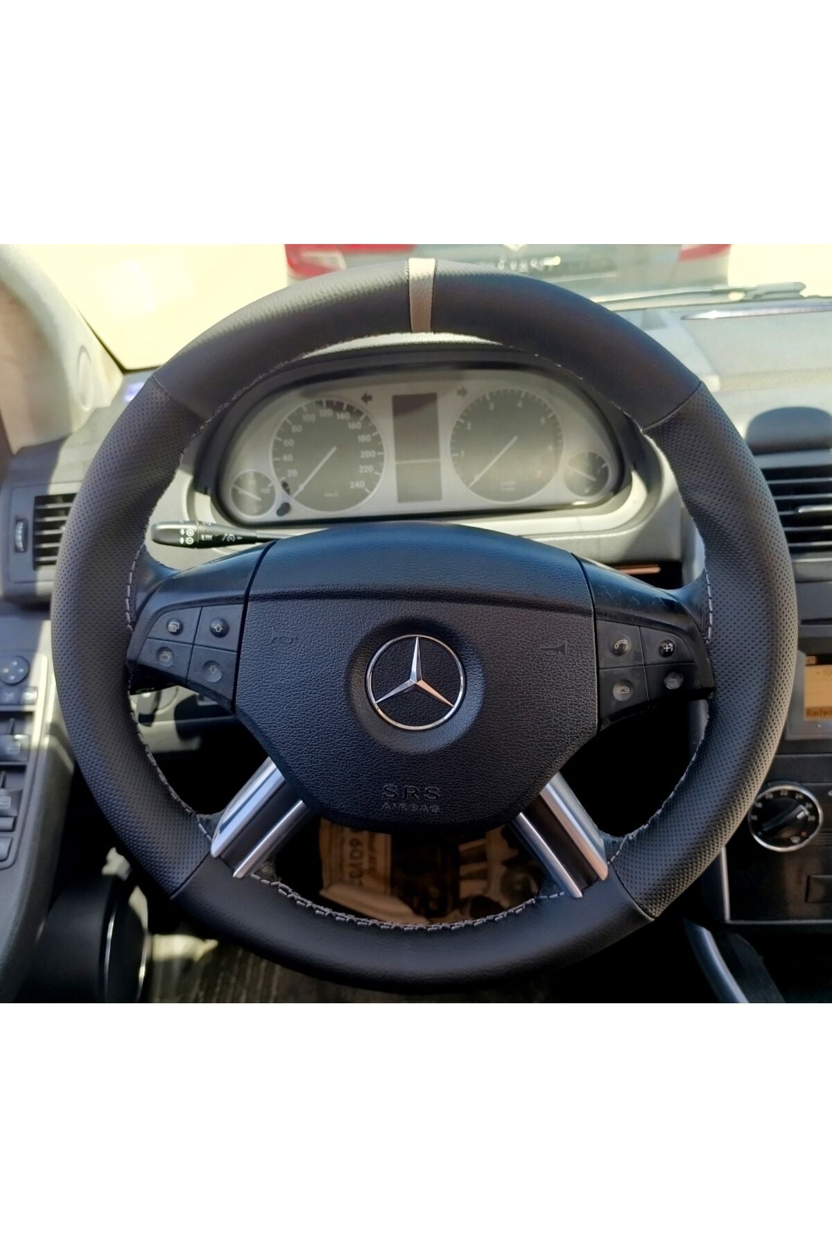 DİKİŞLİ DİREKSİYON KILIFI SİYAH DERİ NOKTALI DERİ GRİ YÜZÜK / DİKİŞ MERCEDES B160 2011 KASA