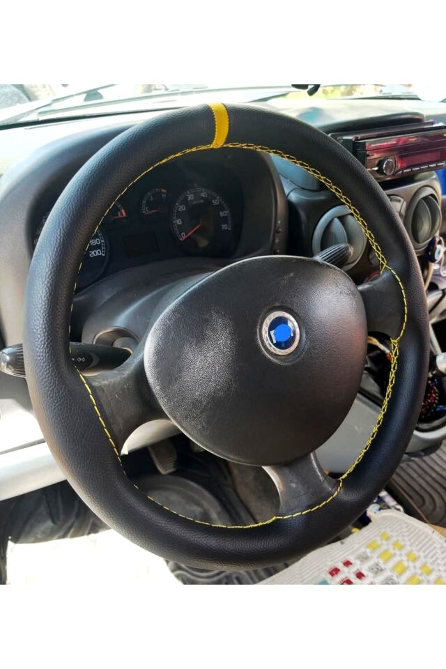 DİKİŞLİ DİREKSİYON KILIFI SİYAH DERİ SARI YÜZÜK SARI DİKİŞLİ FIAT DOBLO İÇİN (FOTODAKİ DİREKSİYON)