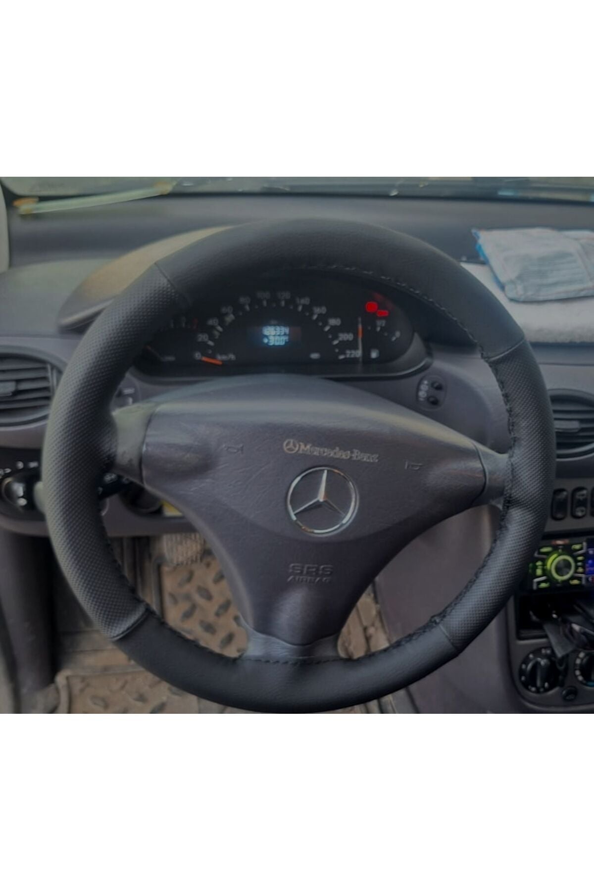 DİKİŞLİ DİREKSİYON KILIFI SİYAH DERİ NOKTALI DERİ SİYAH DİKİŞLİ MERCEDES A140 İÇİN