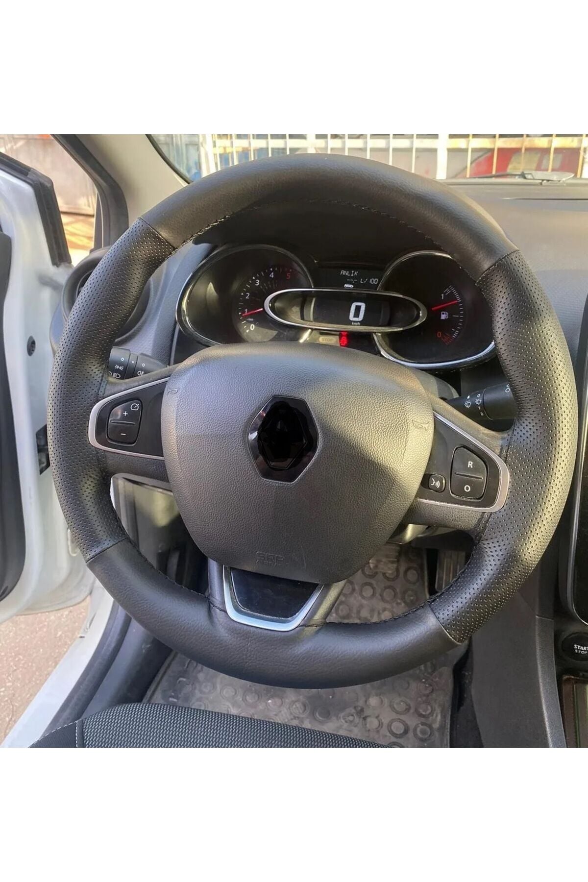 Dikişli Direksiyon Kılıfı Noktalı Damarlı Deri Siyah Dikişli Renault Clio 4 İçin