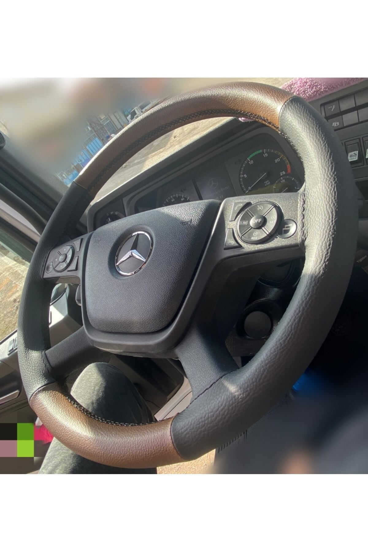 DİKİŞLİ DİREKSİYON KILIFI SİYAH DERİ KAHVE DERİ SİYAH DİKİŞLİ MERCEDES AROCS 4148 İÇİN