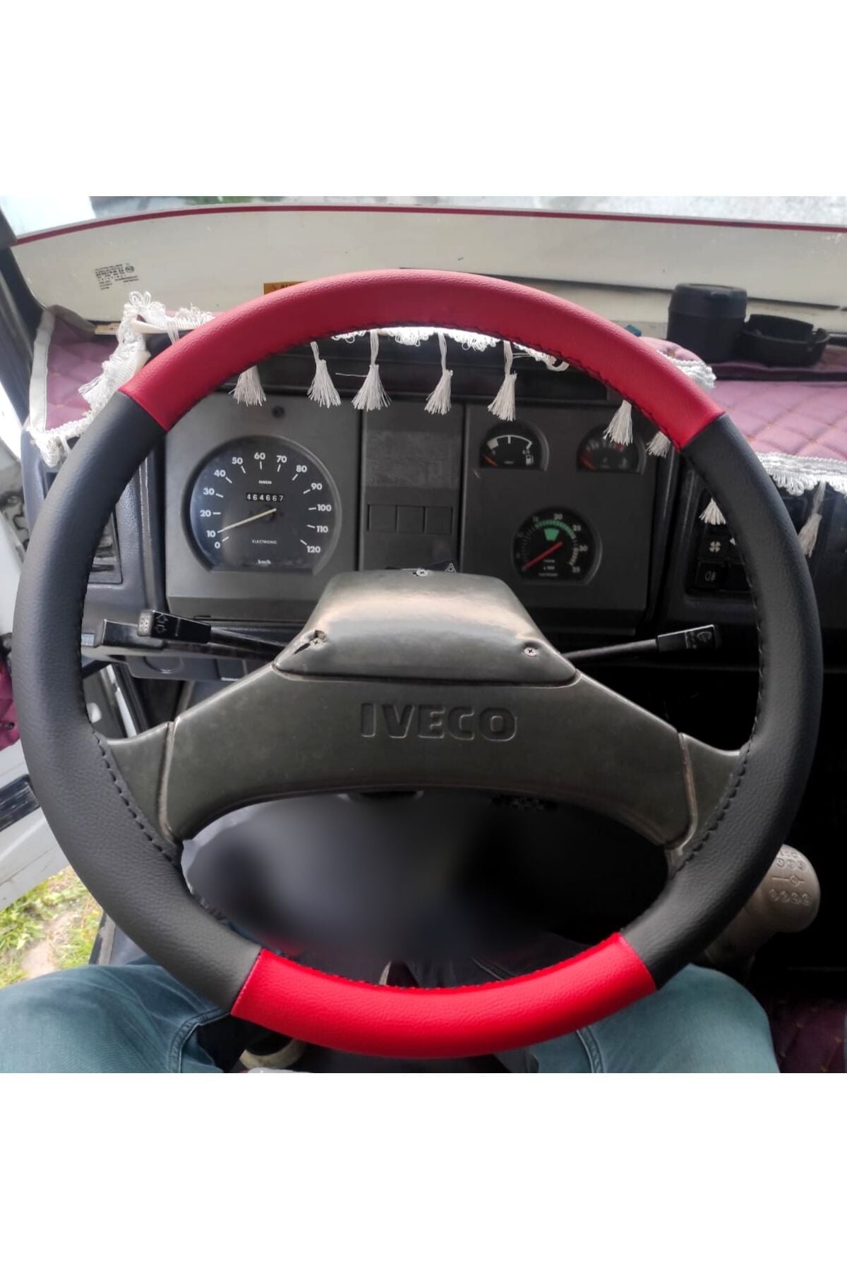 DİKİŞLİ DİREKSİYON KILIFI KIRMIZI DERİ SİYAH DERİ SİYAH DİKİŞLİ IVECO 80-12 KAMYON İÇİN