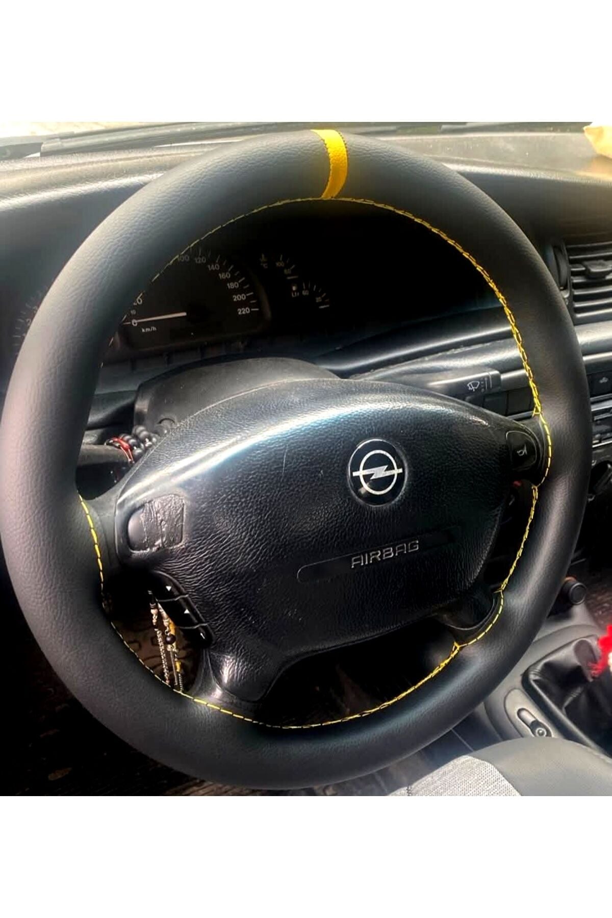 DİKİŞLİ DİREKSİYON KILIFI SİYAH DERİ SARI YÜZÜK SARI DİKİŞLİ OPEL VECTRA B İÇİN
