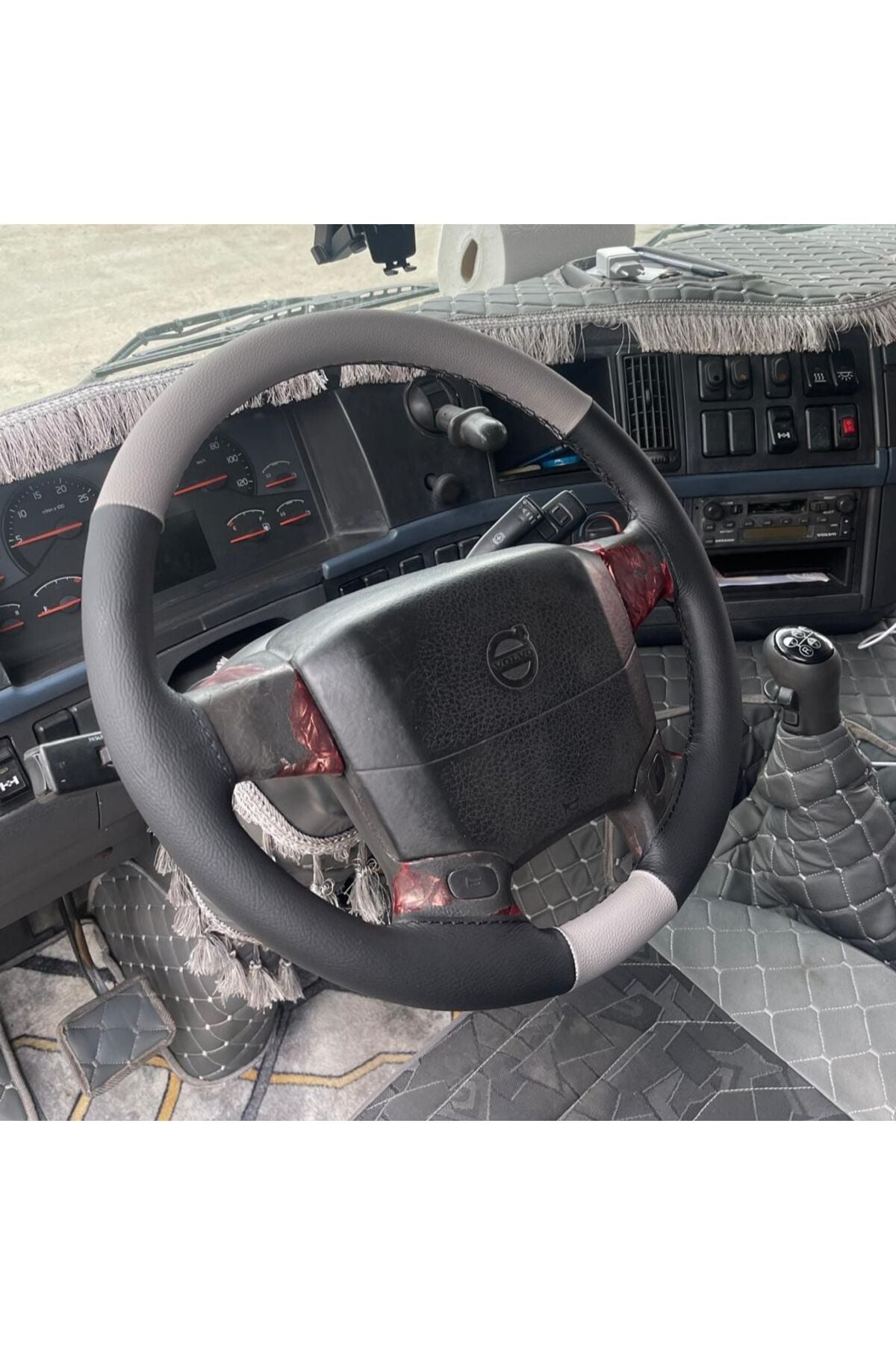 DİKİŞLİ DİREKSİYON KILIFI SİYAH DERİ GRİ DERİ SİYAH DİKİŞLİ VOLVO TIR KAMYON İÇİN