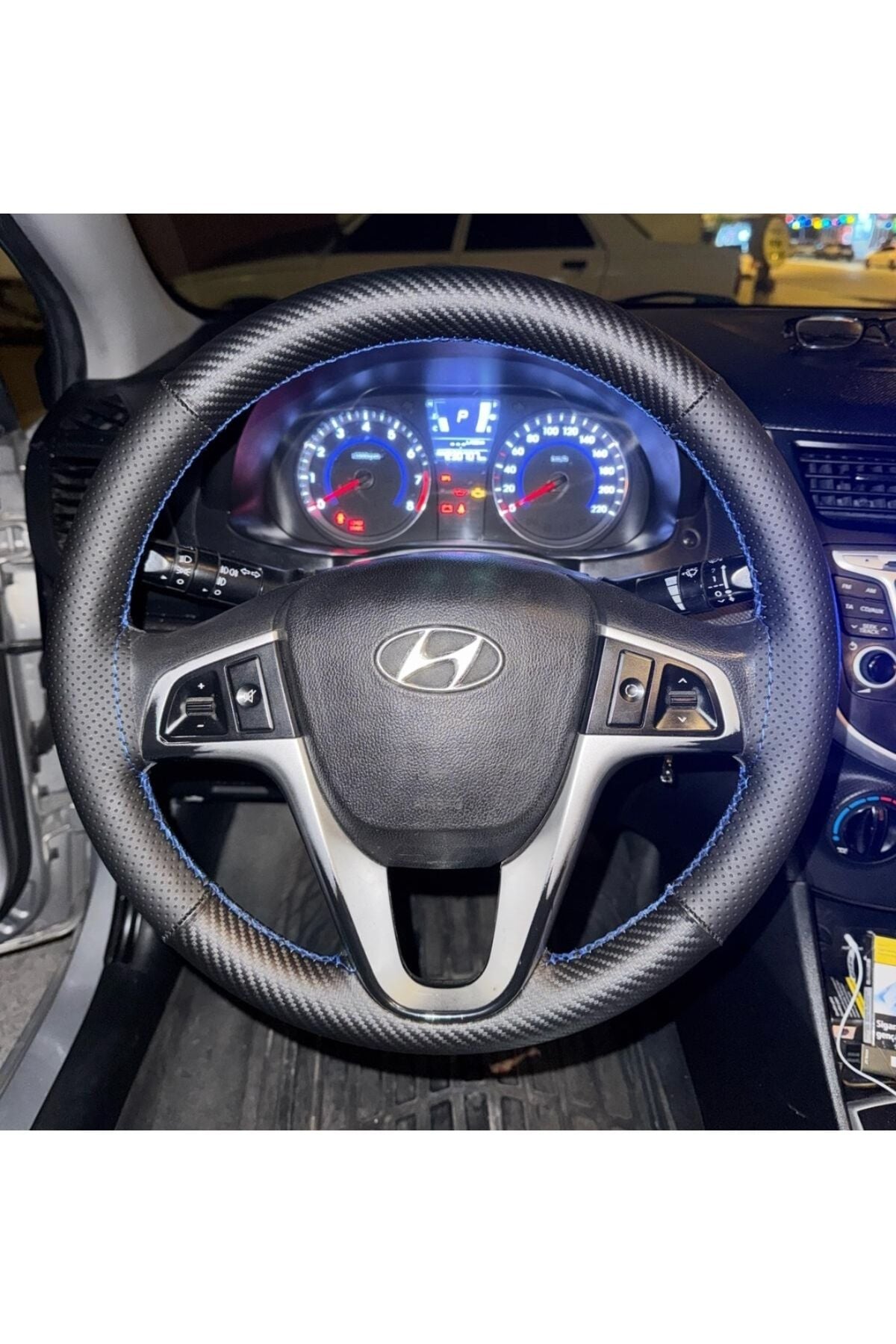 DİKİŞLİ DİREKSİYON KILIFI KARBON DERİ NOKTALI DERİ MAVİ DİKİŞLİ HYUNDAİ ACCENT BLUE İÇİN
