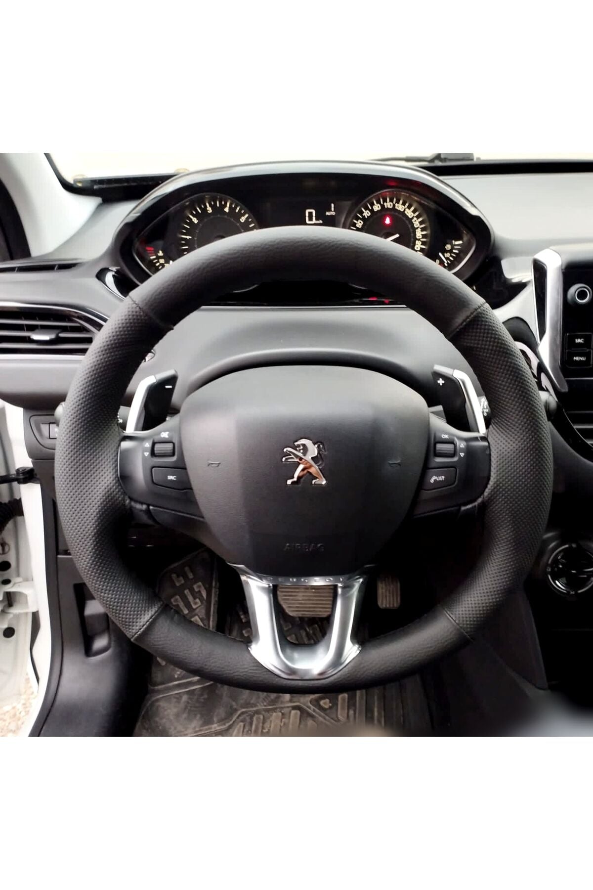 DİKİŞLİ DİREKSİYON KILIFI SİYAH DERİ NOKTALI DERİ SİYAH DİKİŞLİ PEUGEOT 208 İÇİN
