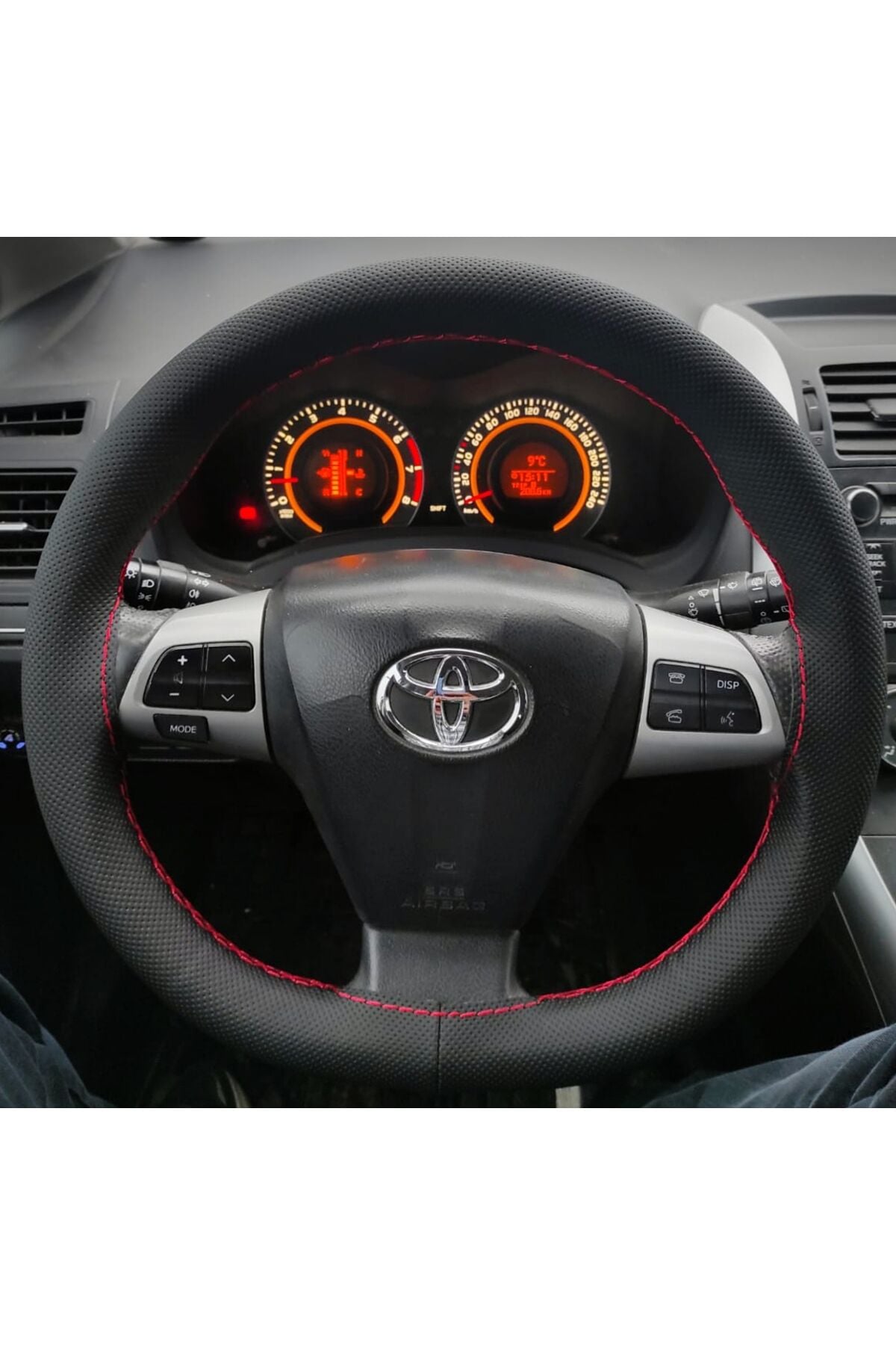 DİKİŞLİ DİREKSİYON KILIFI NOKTALI DERİ KIRMIZI DİKİŞLİ TOYOTA AURİS İÇİN