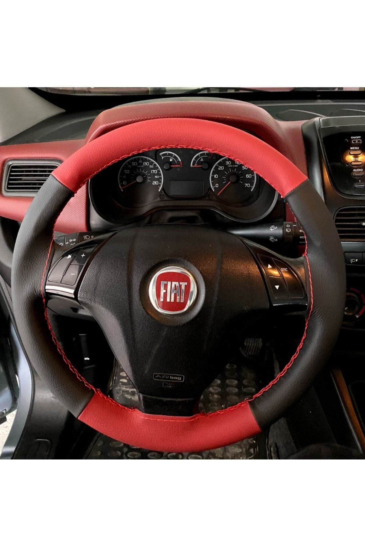 DİKİŞLİ DİREKSİYON KILIFI SİYAH DERİ KIRMIZI DERİ KIRMIZI DİKİŞLİ FIAT LİNEA İÇİN