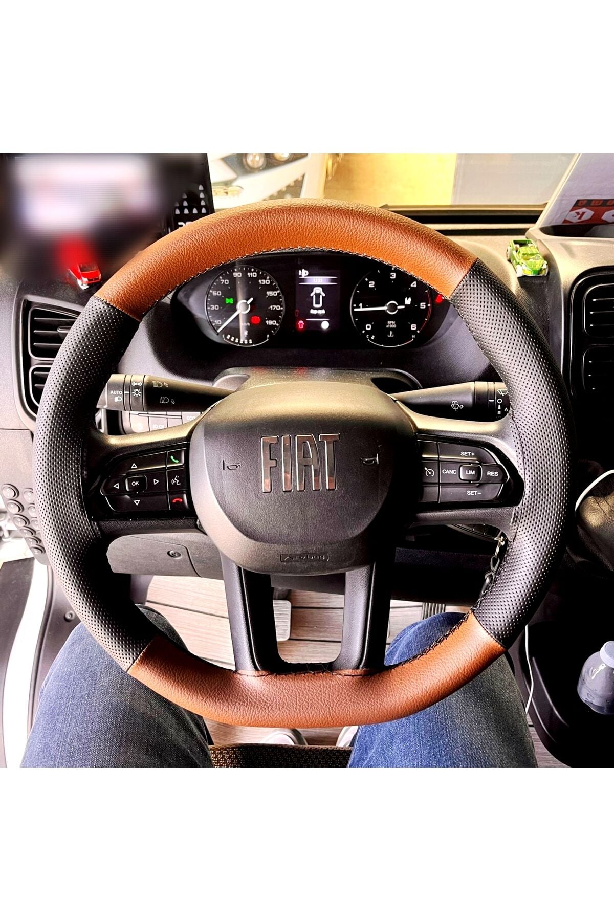 DİKİŞLİ DİREKSİYON KILIFI TABA DERİ NOKTALI DERİ SİYAH DİKİŞLİ FIAT DUCATO İÇİN