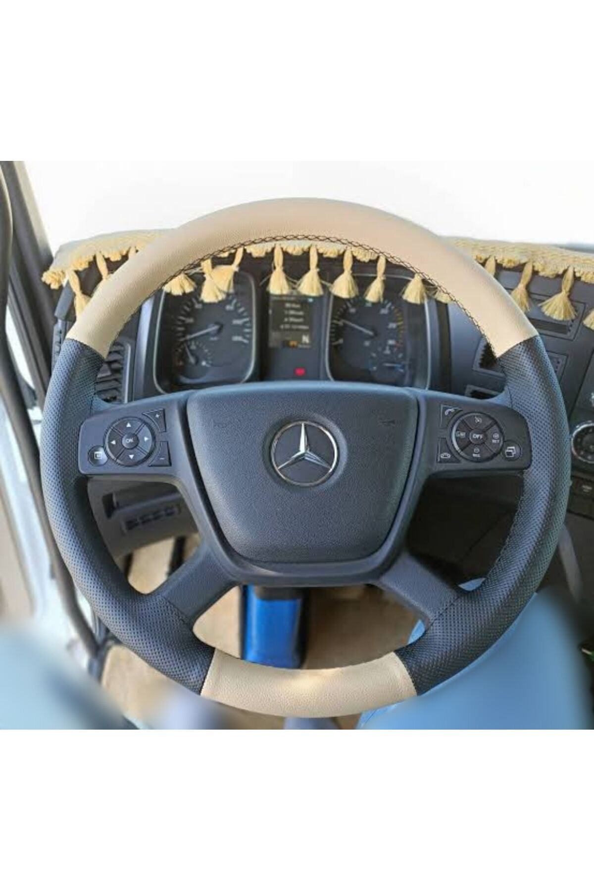 DİKİŞLİ DİREKSİYON KILIFI BEJ DERİ NOKTALI DERİ SİYAH DİKİŞLİ MERCEDES TIR KAMYON İÇİN