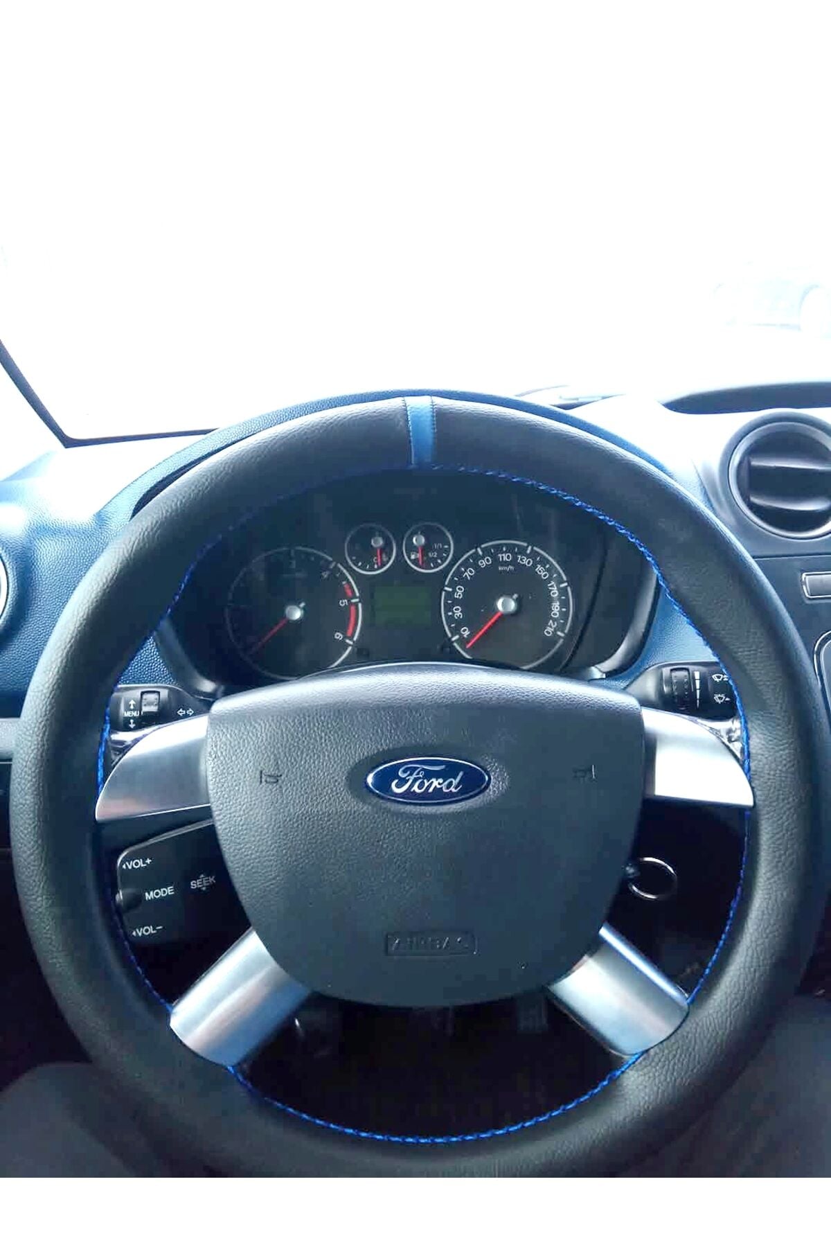 DİKİŞLİ DİREKSİYON KILIFI SİYAH DERİ MAVİ YÜZÜK MAVİ DİKİŞLİ FORD CONNECT İÇİN